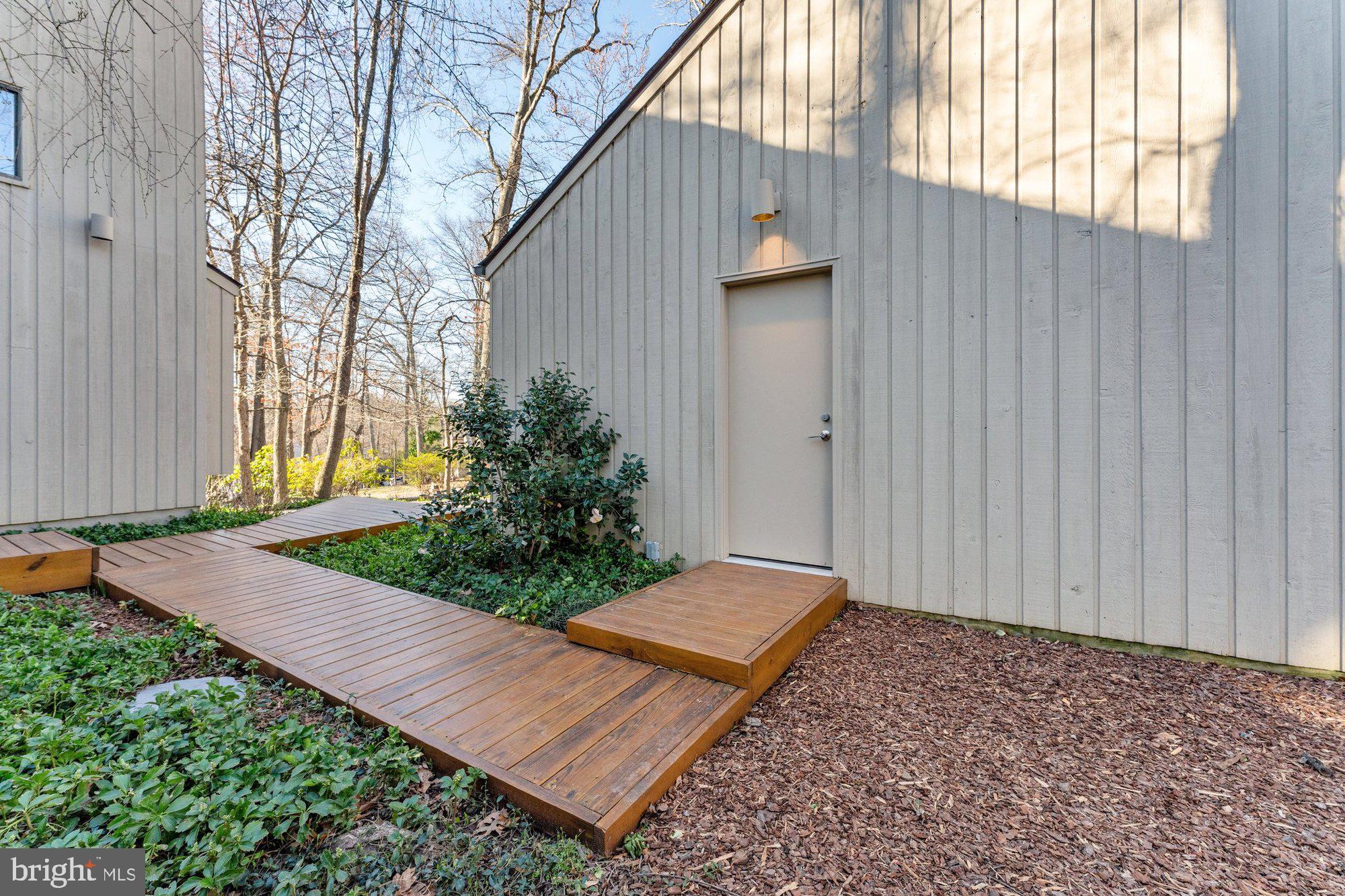 RESTON - Residential