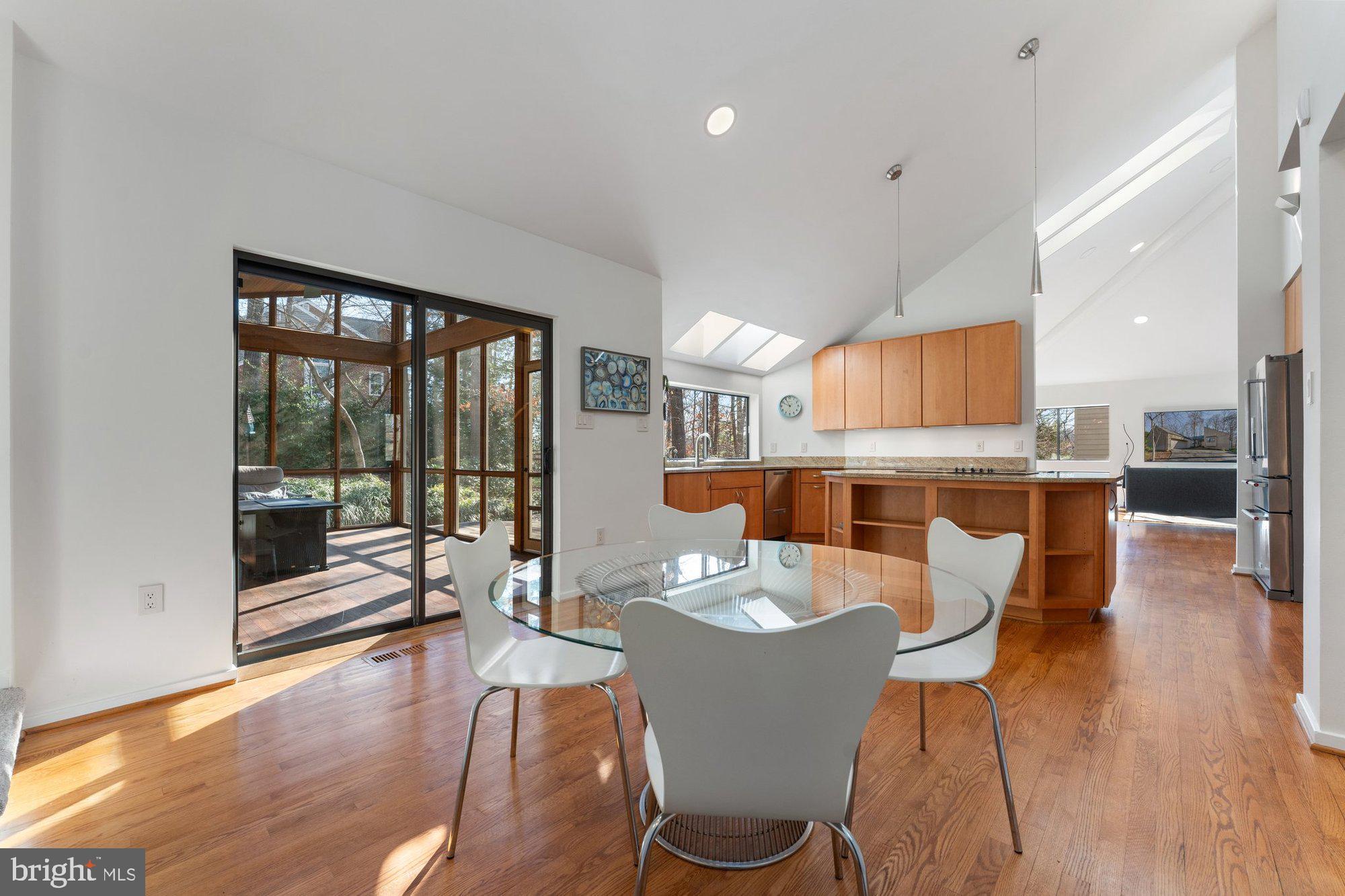 RESTON - Residential