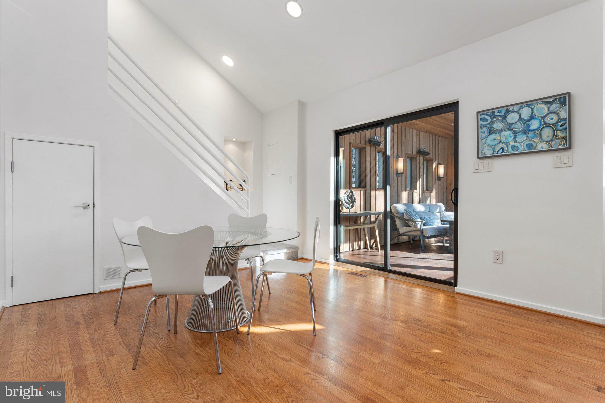 RESTON - Residential