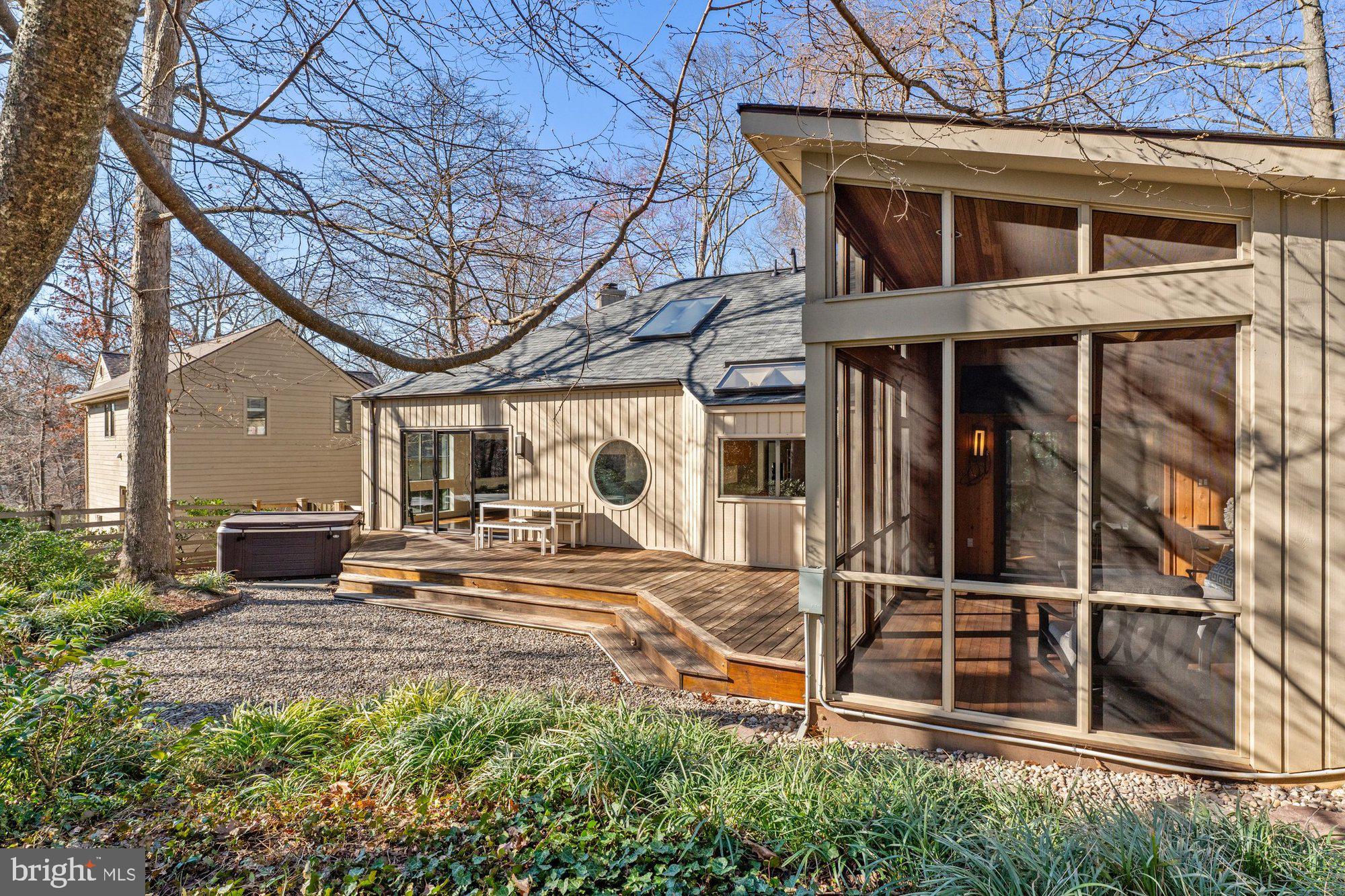 RESTON - Residential