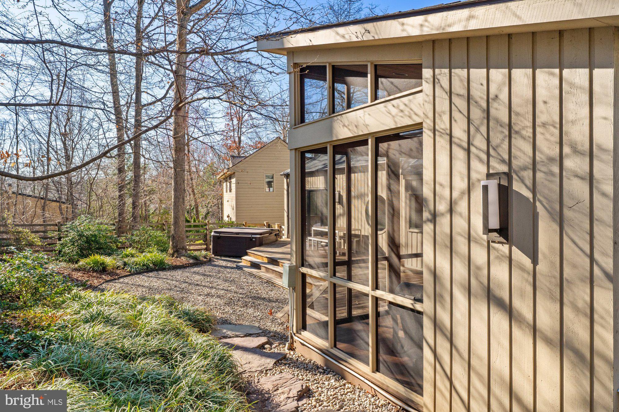 RESTON - Residential