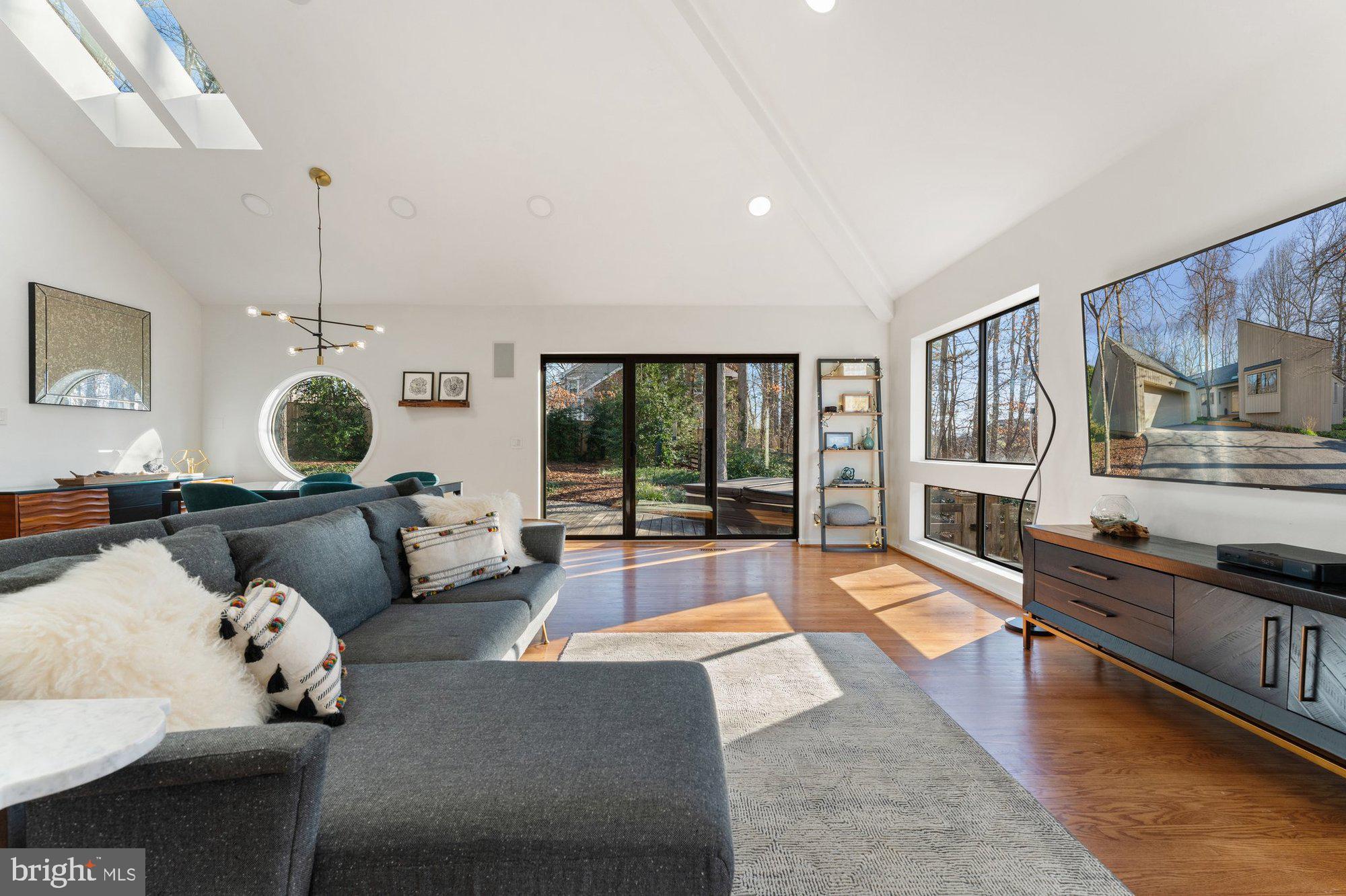 RESTON - Residential