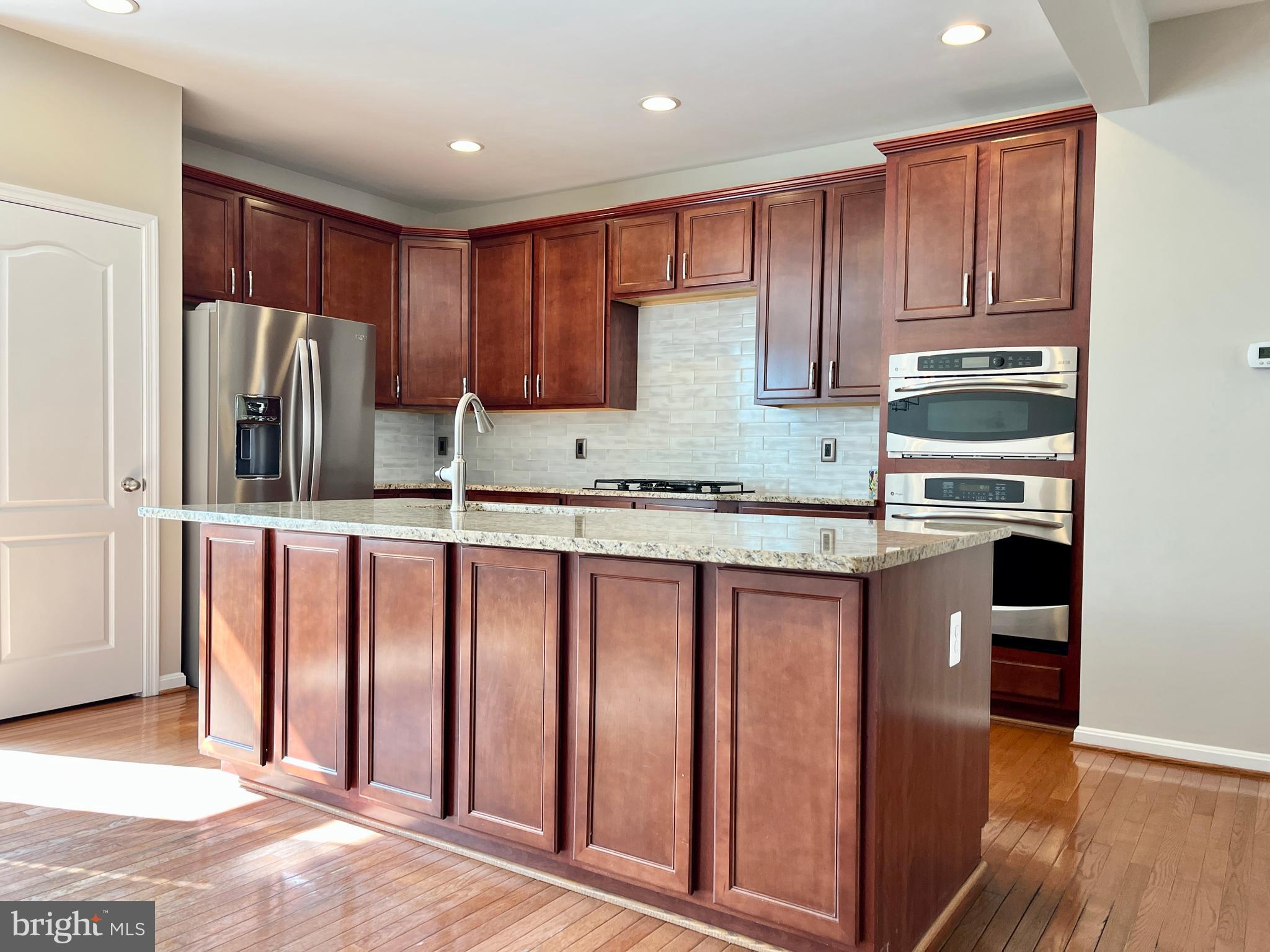 LANSDOWNE TOWN CENTER - Residential