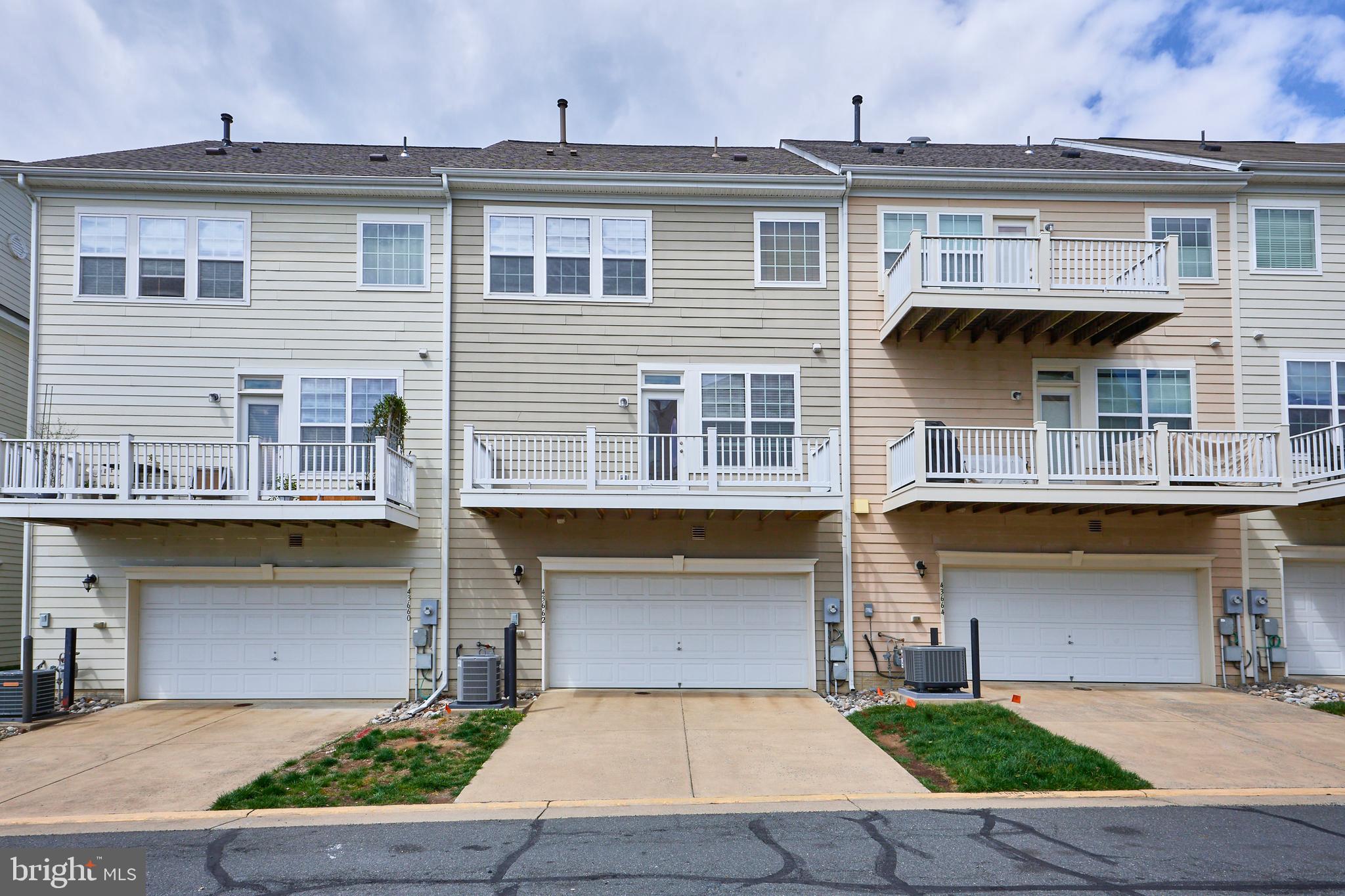 LANSDOWNE TOWN CENTER - Residential