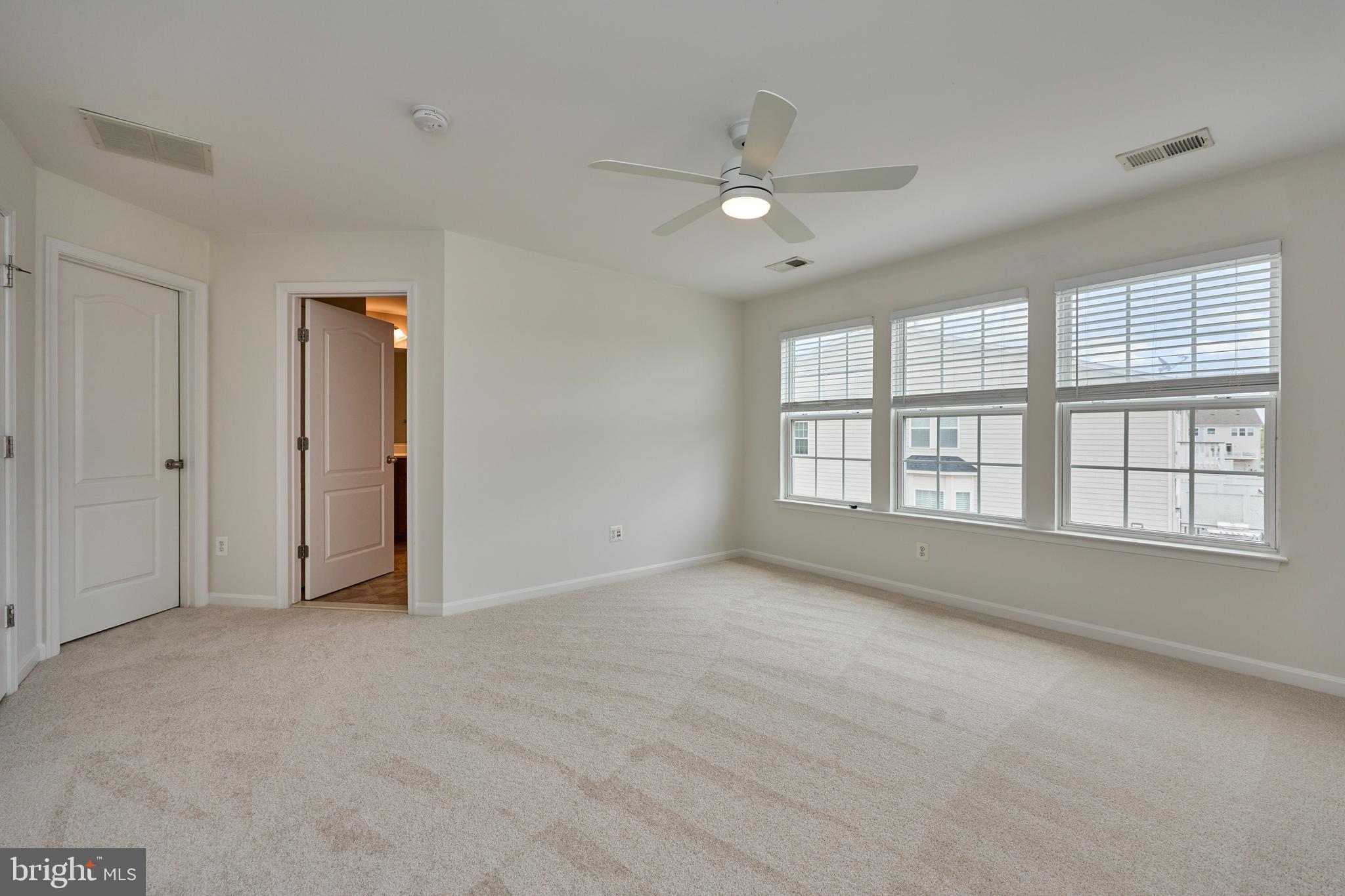 LANSDOWNE TOWN CENTER - Residential