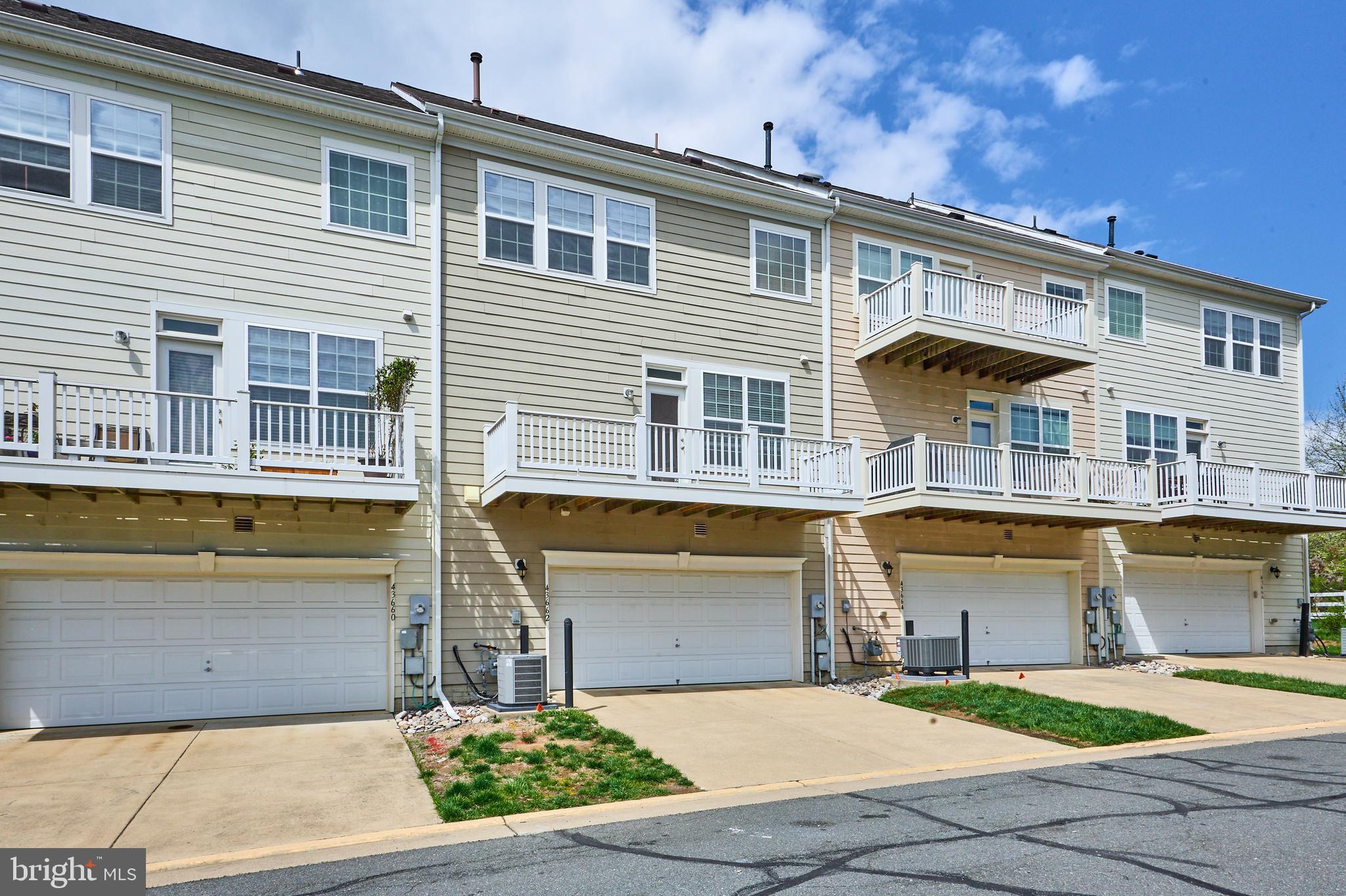 LANSDOWNE TOWN CENTER - Residential