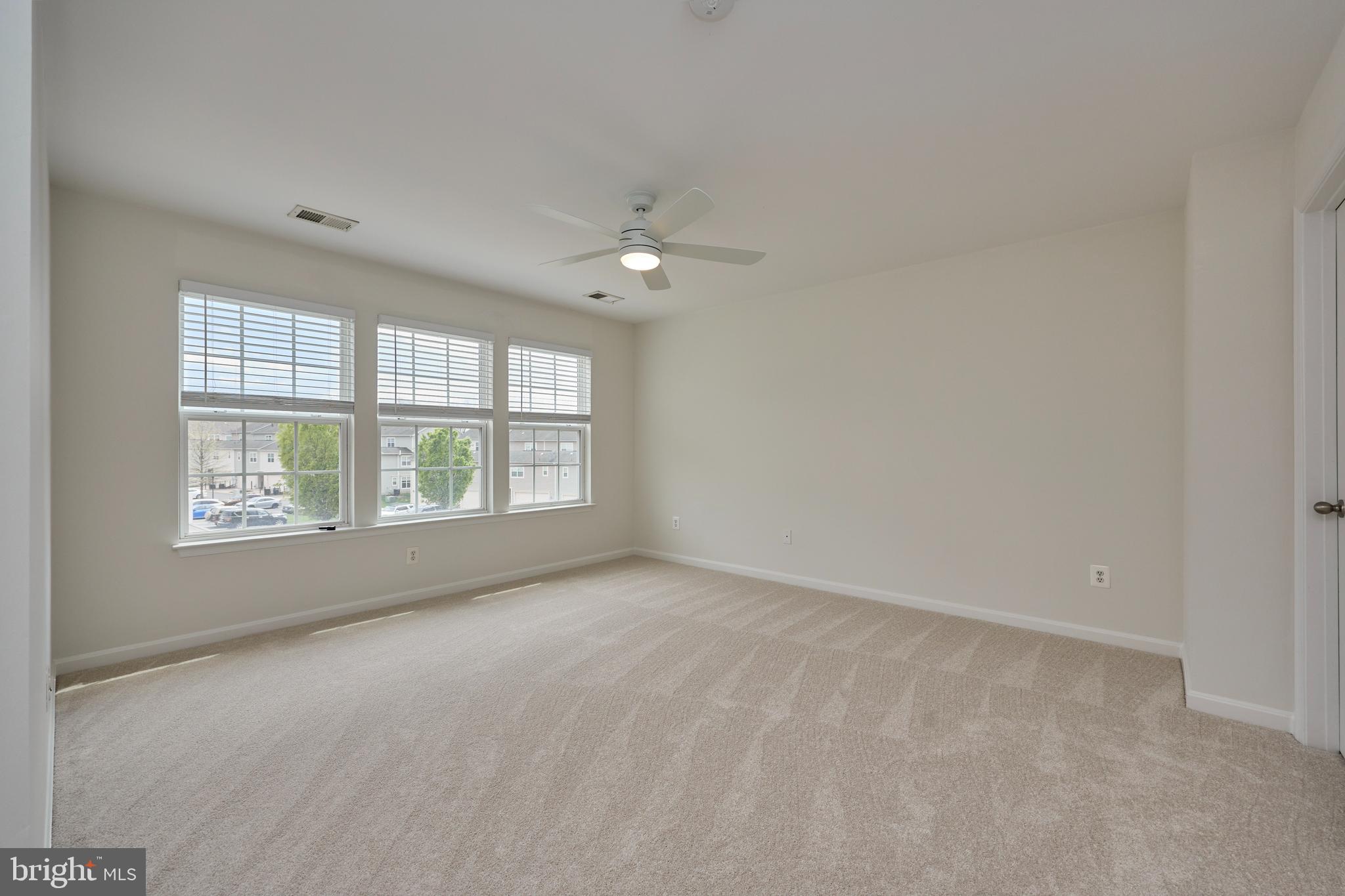 LANSDOWNE TOWN CENTER - Residential