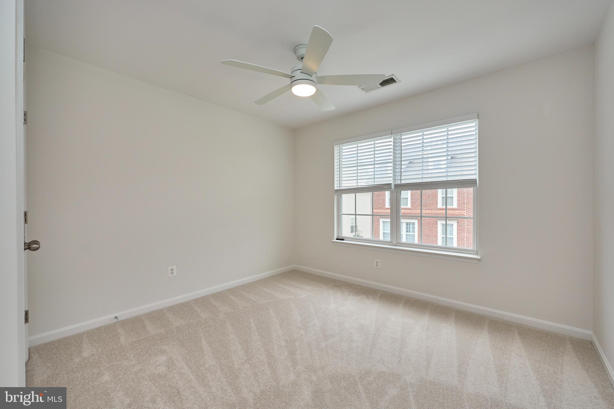 LANSDOWNE TOWN CENTER - Residential