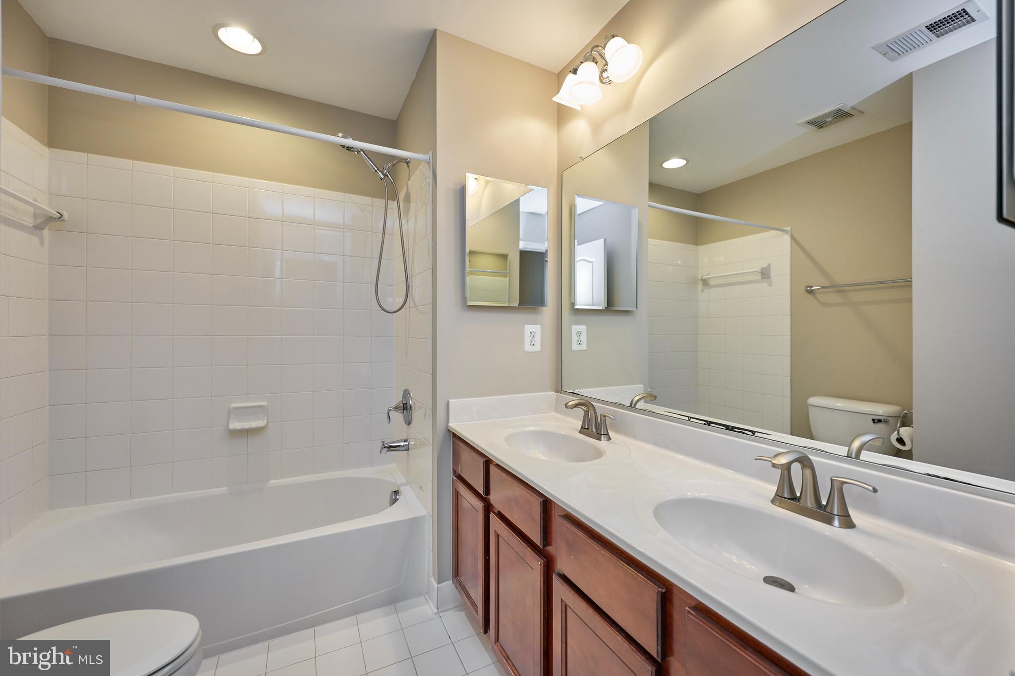 LANSDOWNE TOWN CENTER - Residential