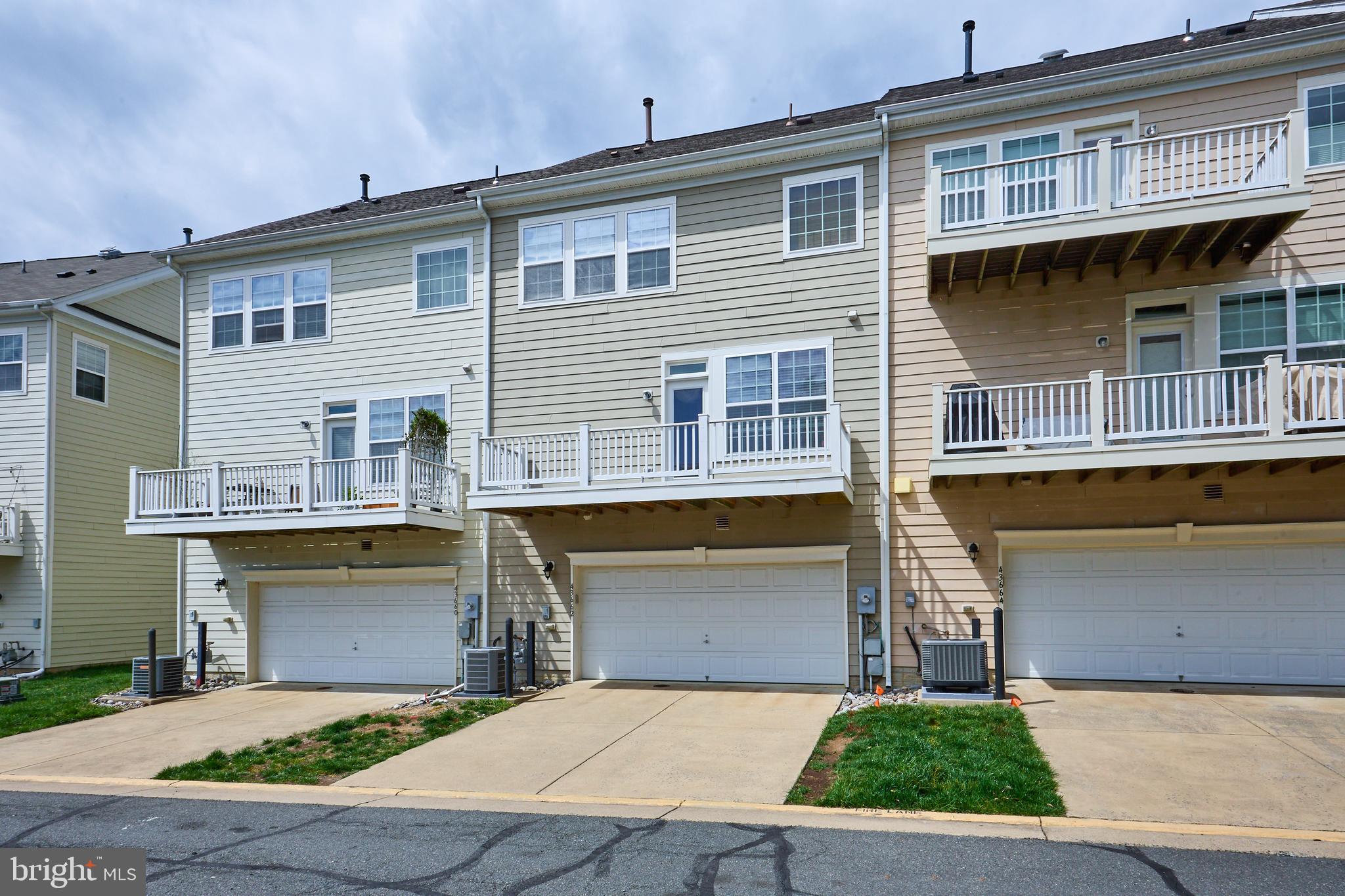 LANSDOWNE TOWN CENTER - Residential