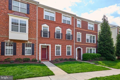 Townhouse For Sale - 43662 Chicacoan Creek Square<br/> LEESBURG, VA 20176