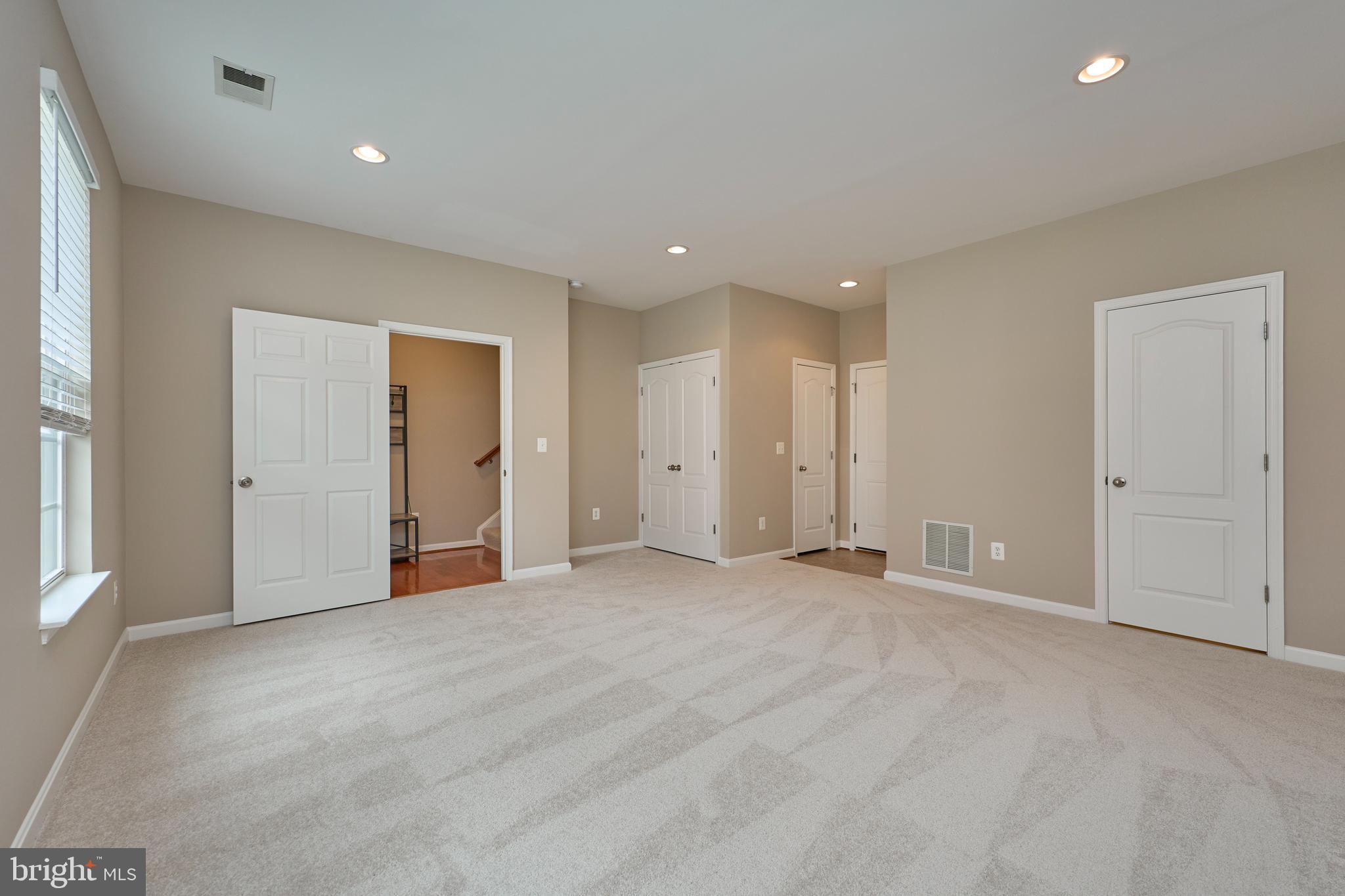 LANSDOWNE TOWN CENTER - Residential