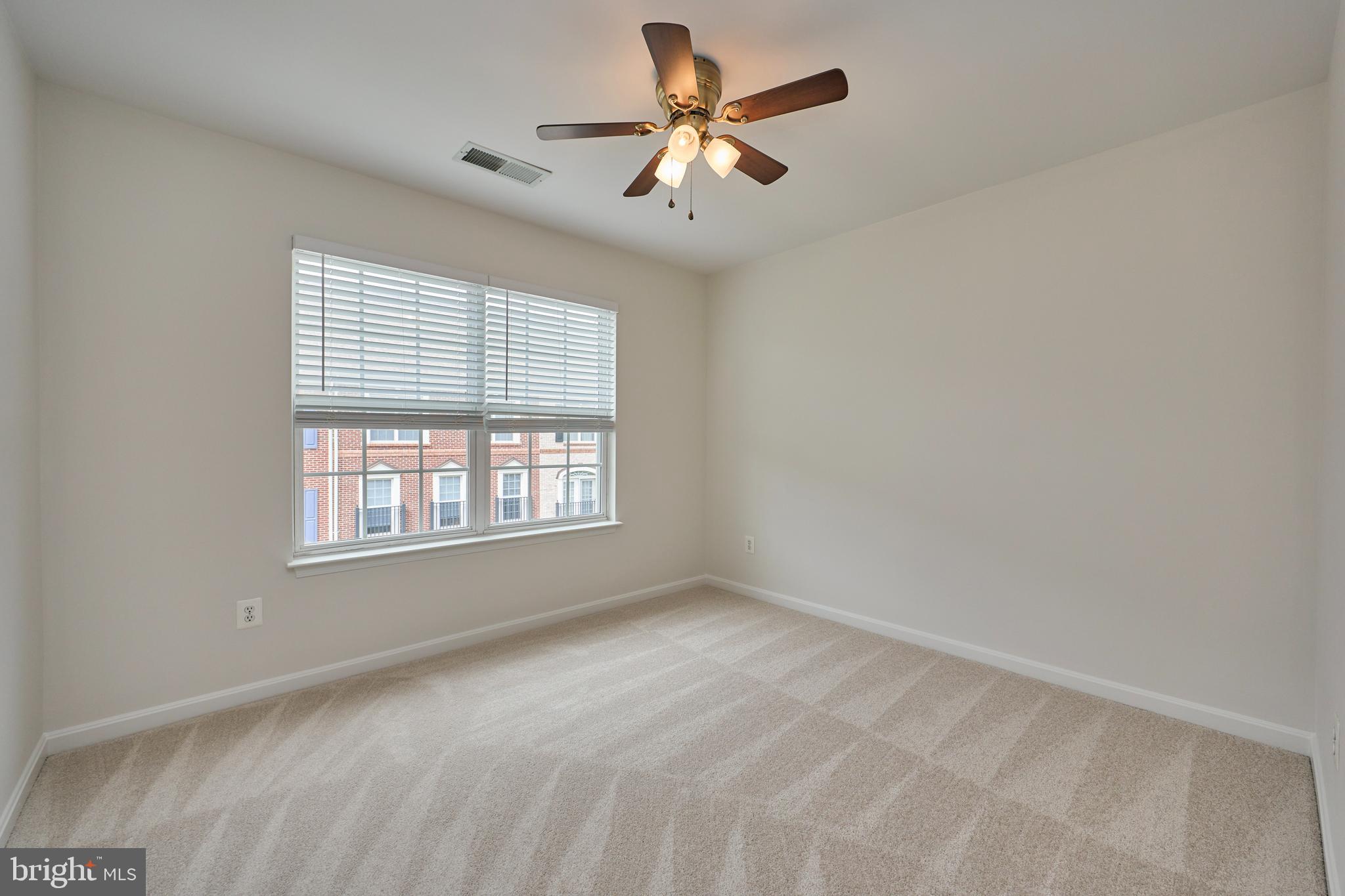 LANSDOWNE TOWN CENTER - Residential