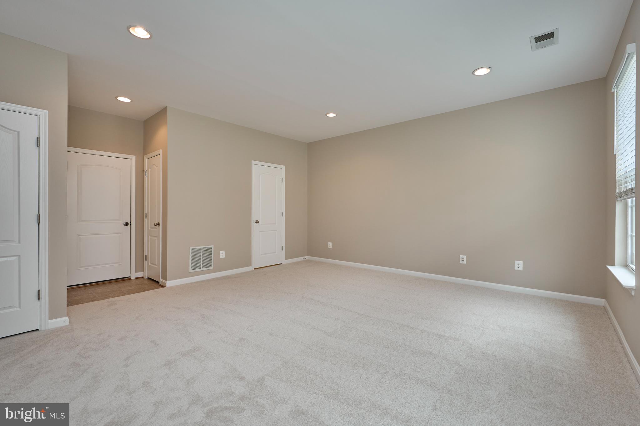 LANSDOWNE TOWN CENTER - Residential