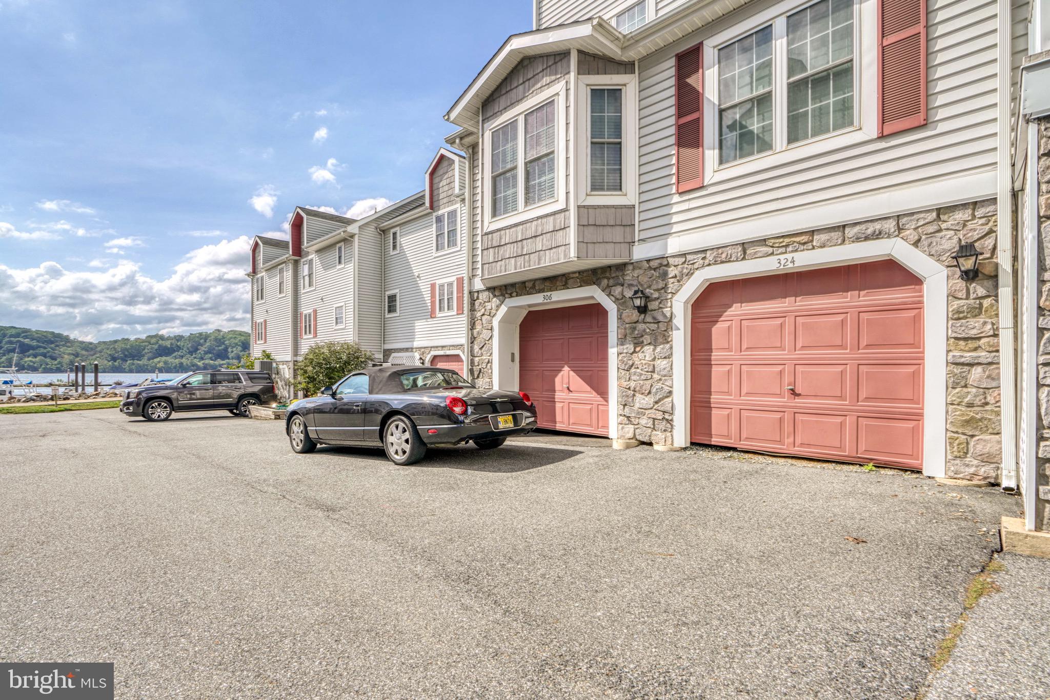 TOMES LANDING - Residential