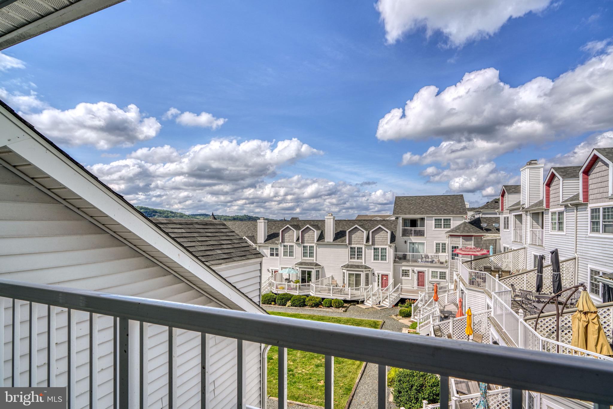 TOMES LANDING - Residential