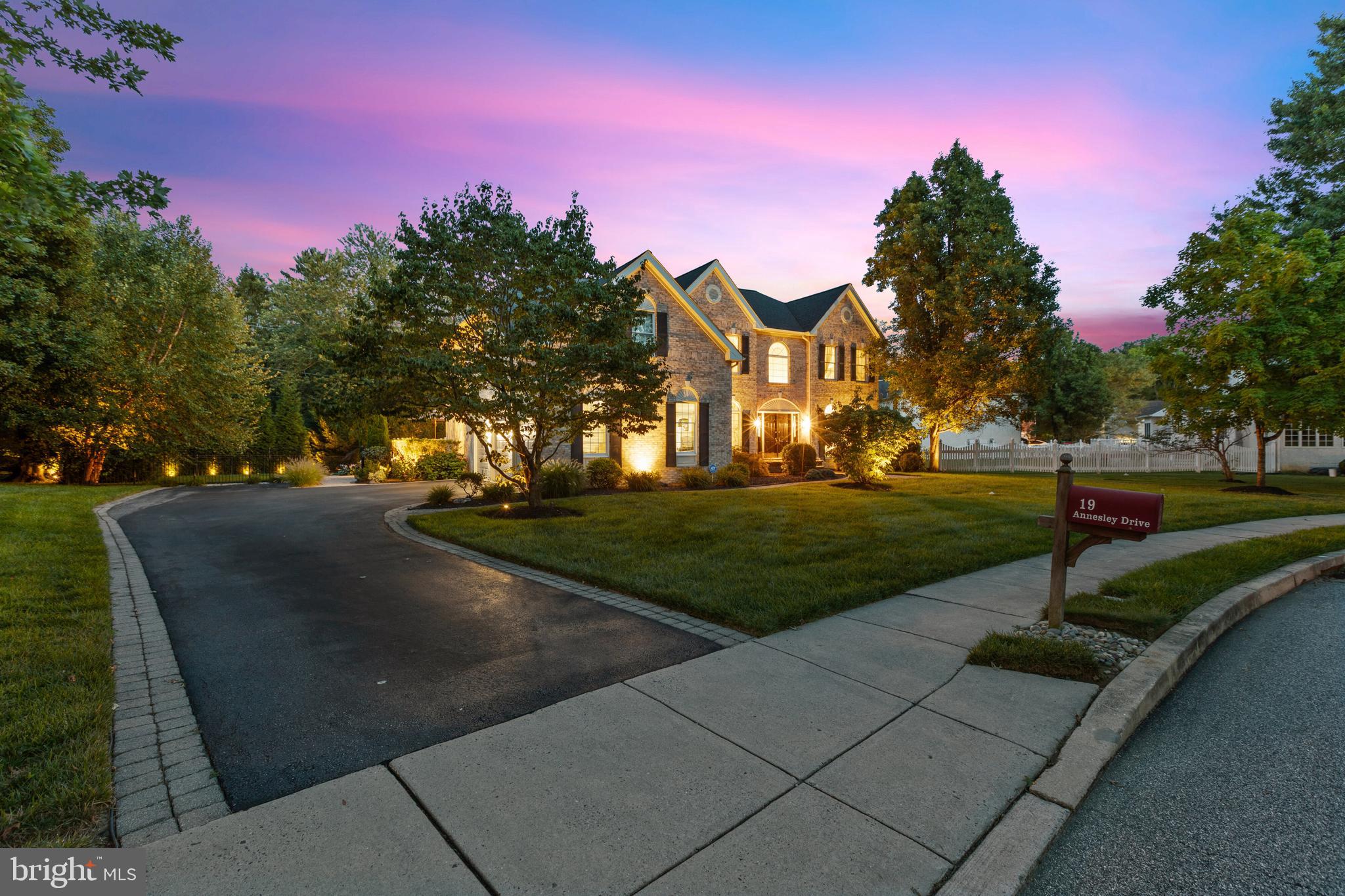 19 ANNESLEY DRIVE