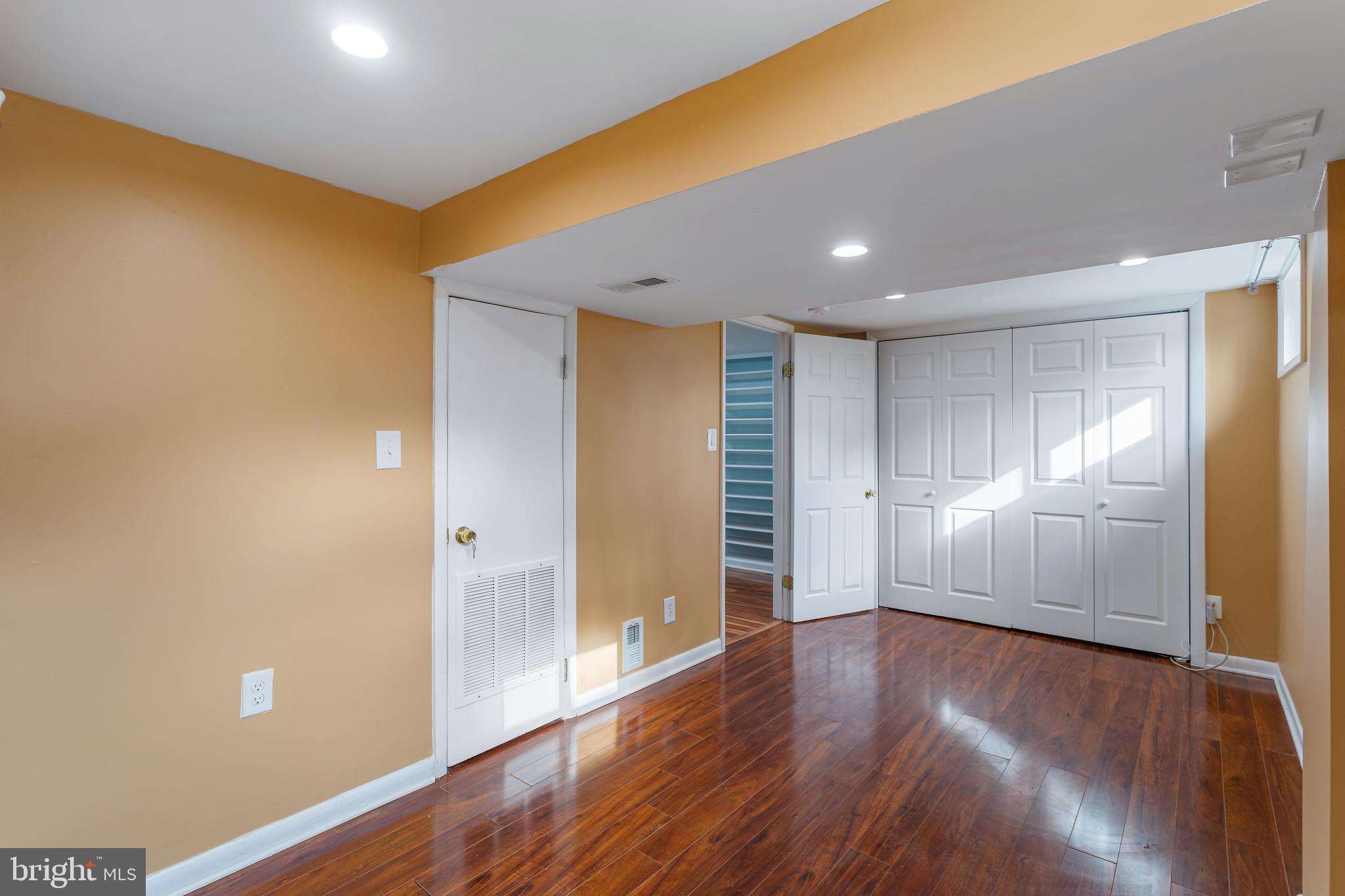 VEIRS MILL VILLAGE - Residential