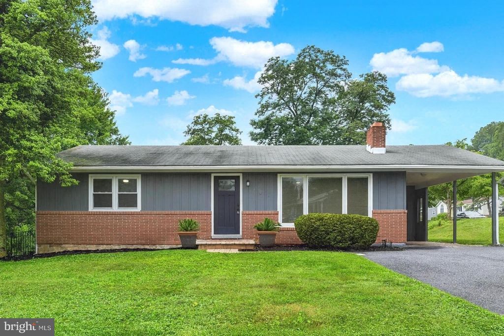 Photo of 465 Pleasantview Road, NEW CUMBERLAND, PA 17070 (MLS # PAYK2094810)