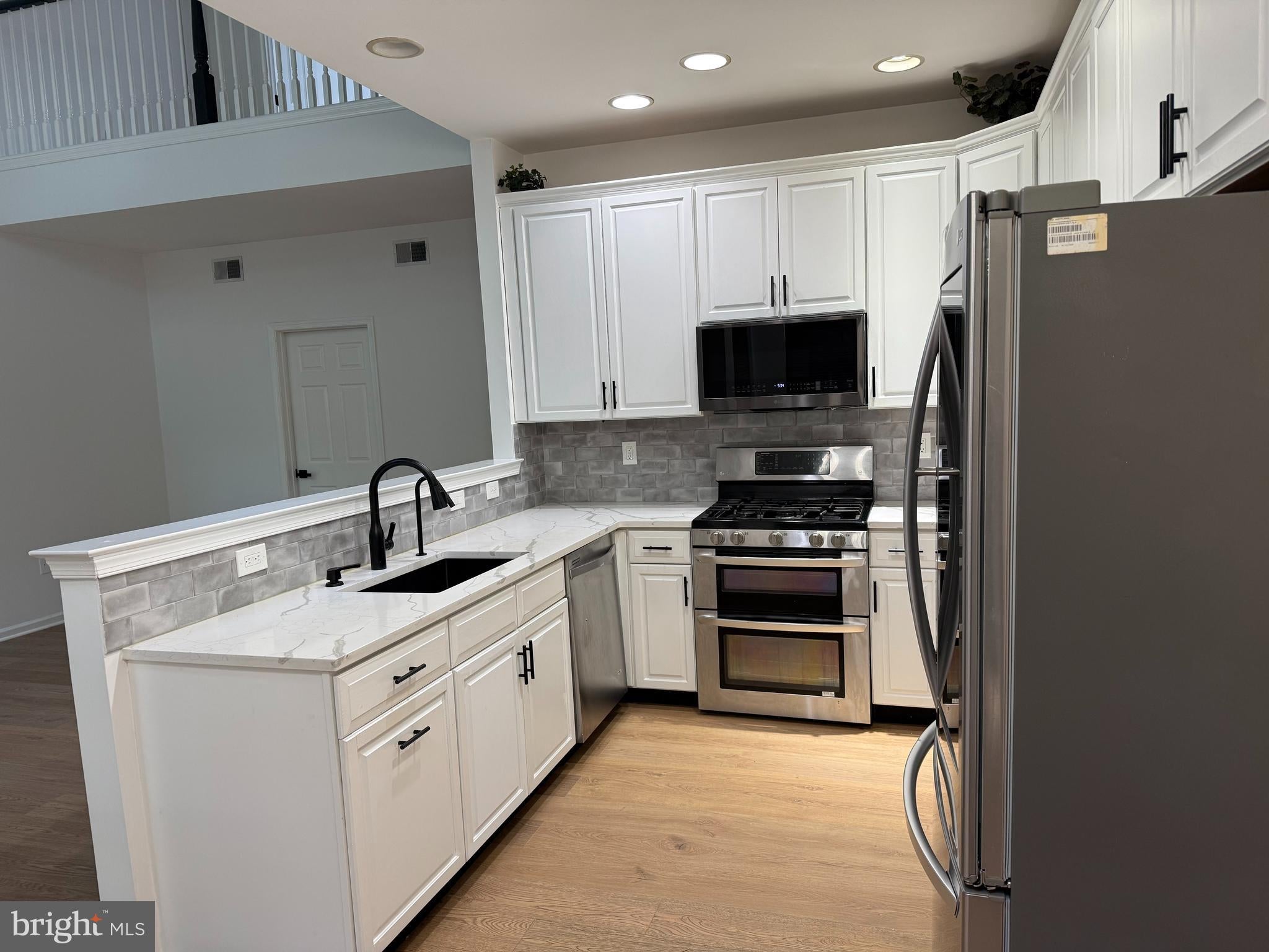 33 BROWNSTONE ROAD