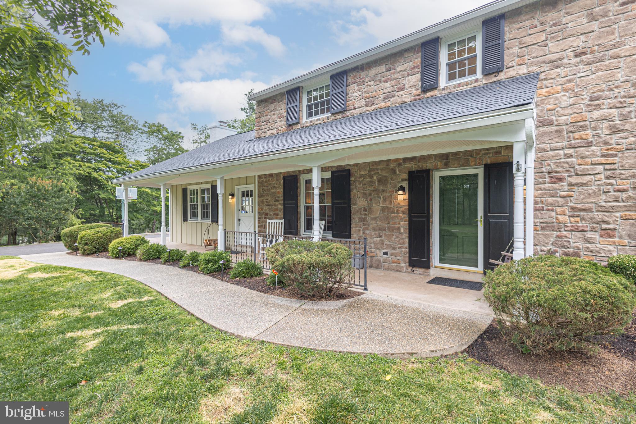 1184 SHANNON LANE