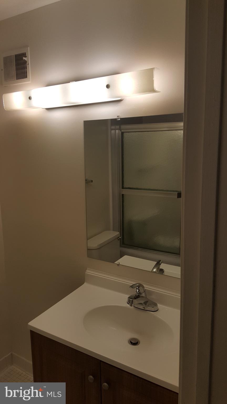 COUNTRY CREEK - Residential Lease