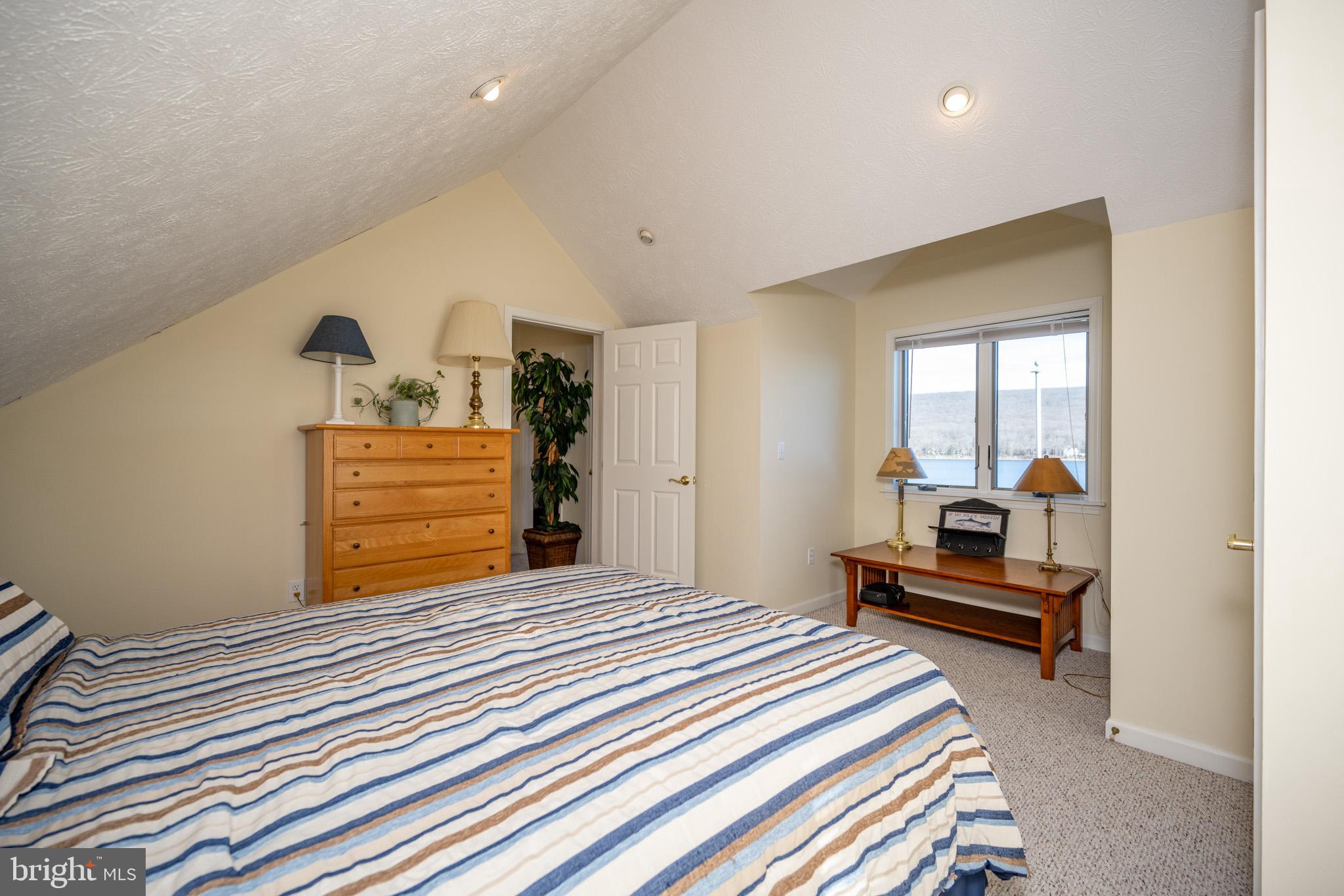 DEEP CREEK LAKE - Residential