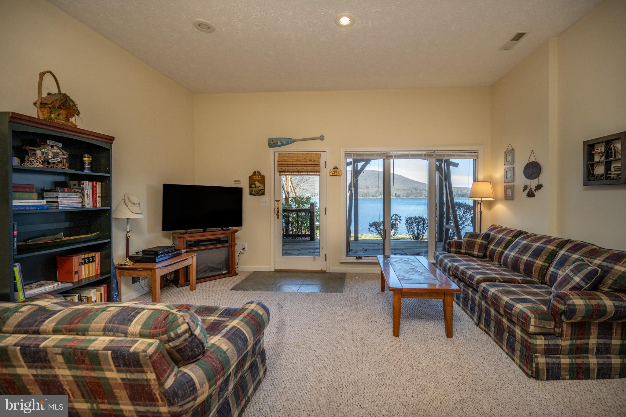 DEEP CREEK LAKE - Residential