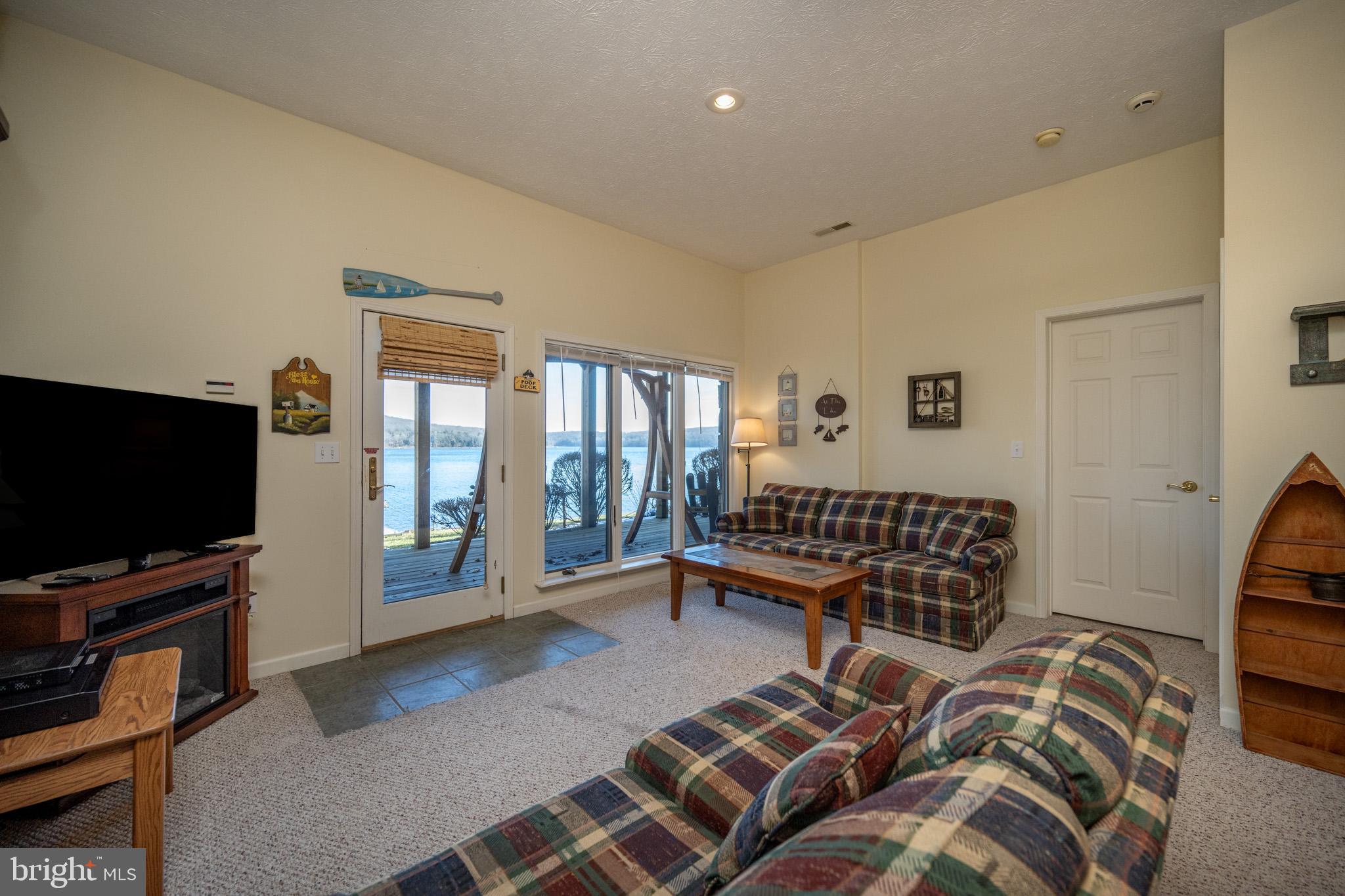 DEEP CREEK LAKE - Residential