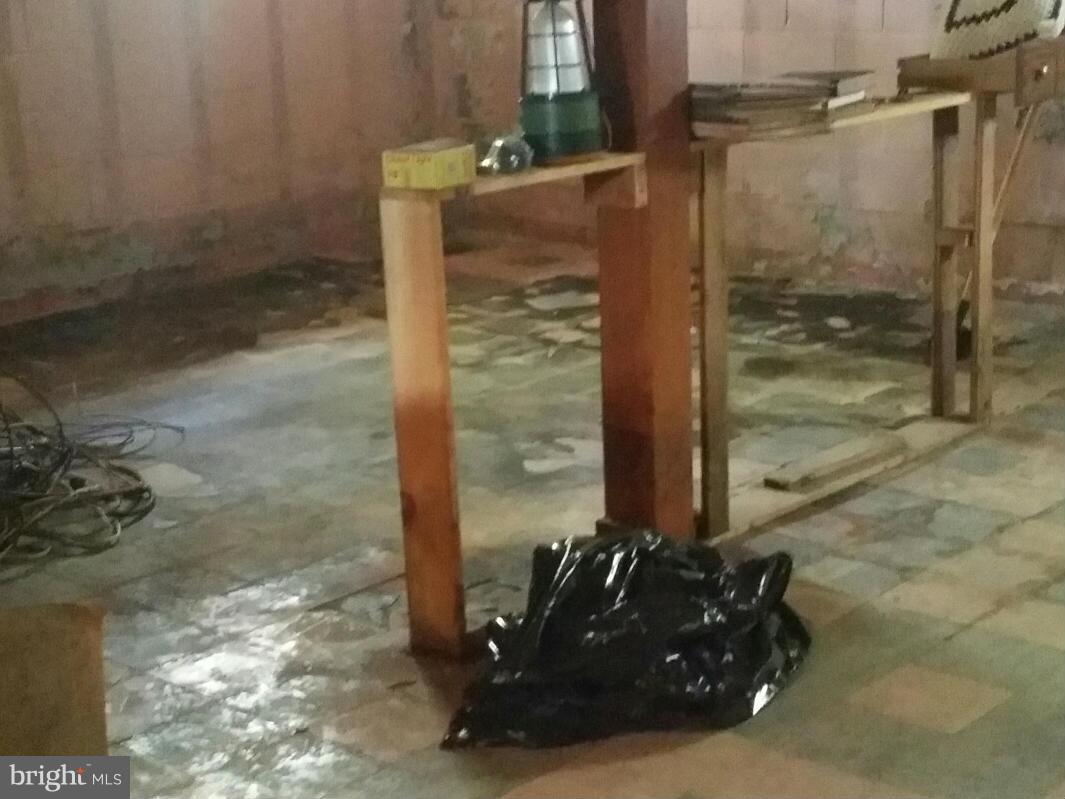 HAMMONDS FERRY - Residential