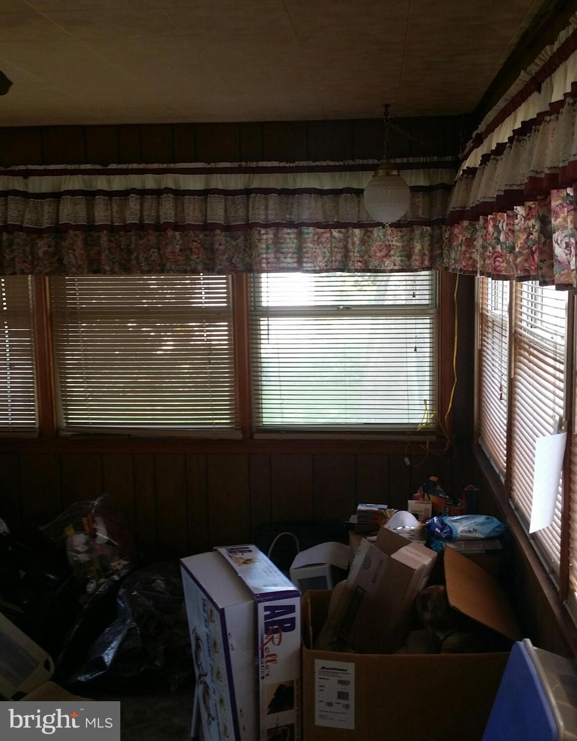 HAMMONDS FERRY - Residential