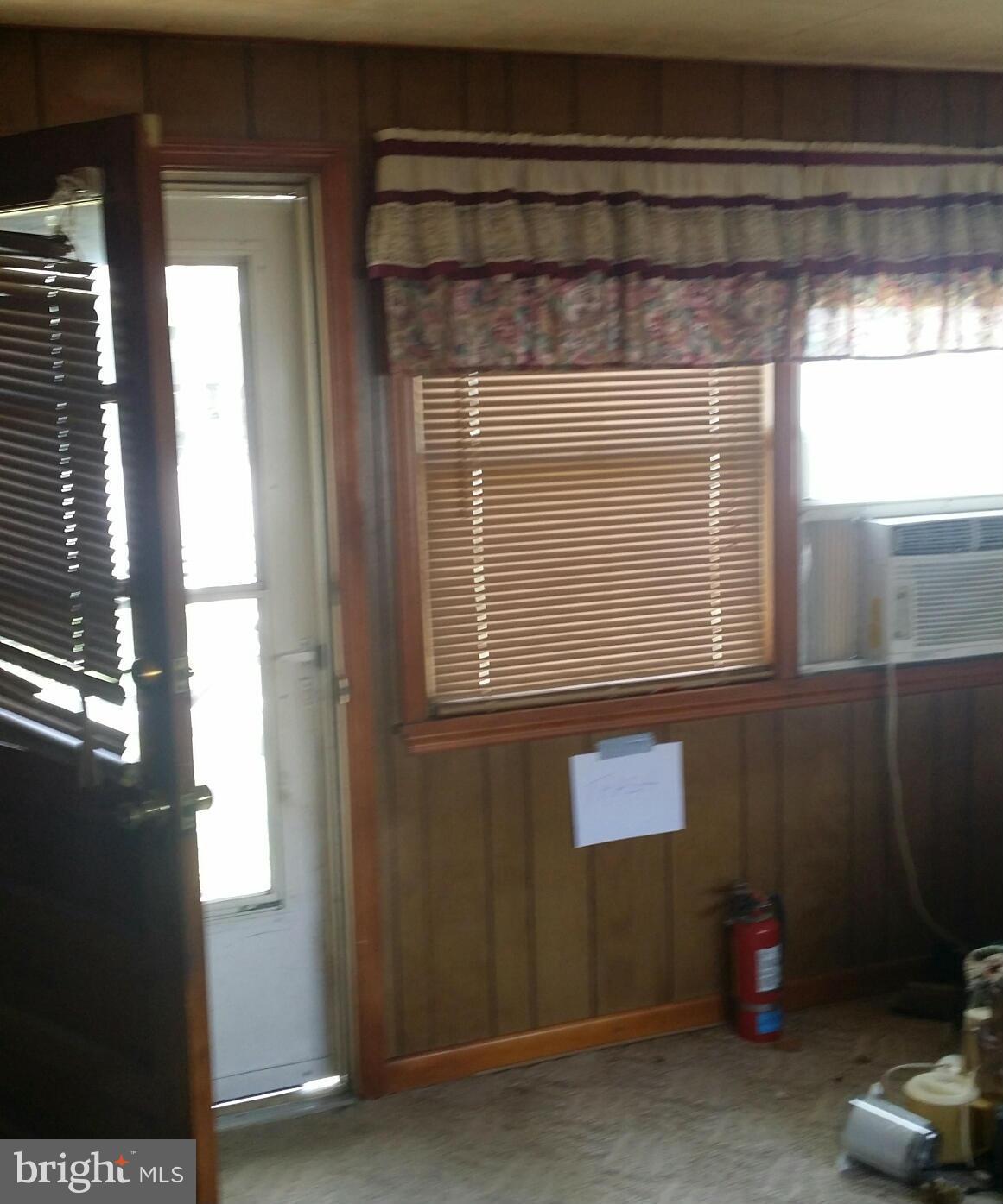 HAMMONDS FERRY - Residential