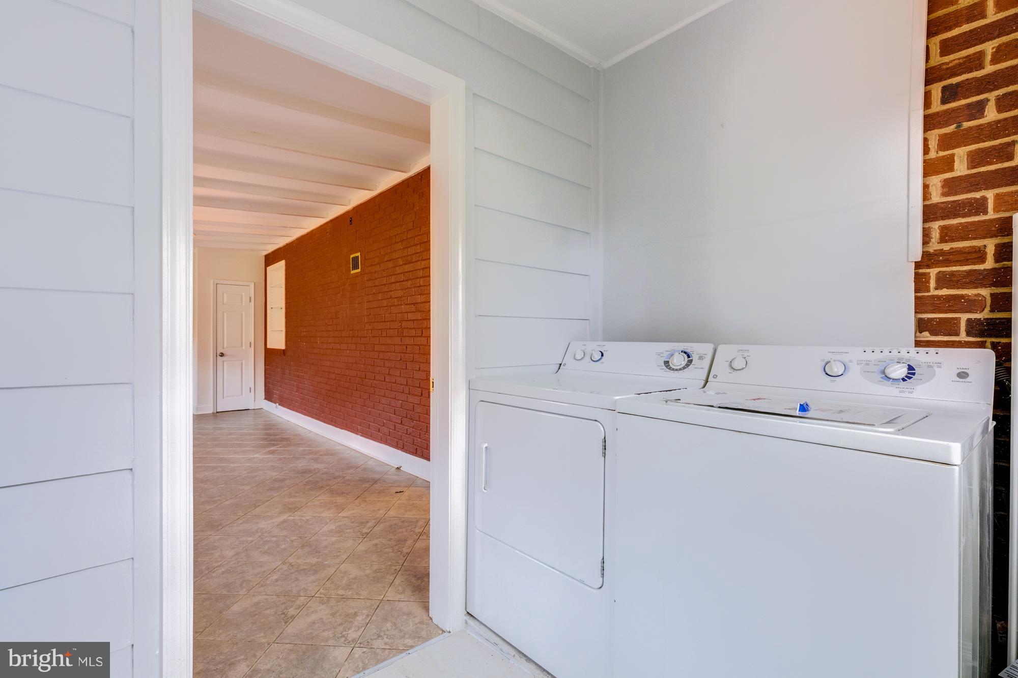 DOUGLAS PARK - Residential Lease