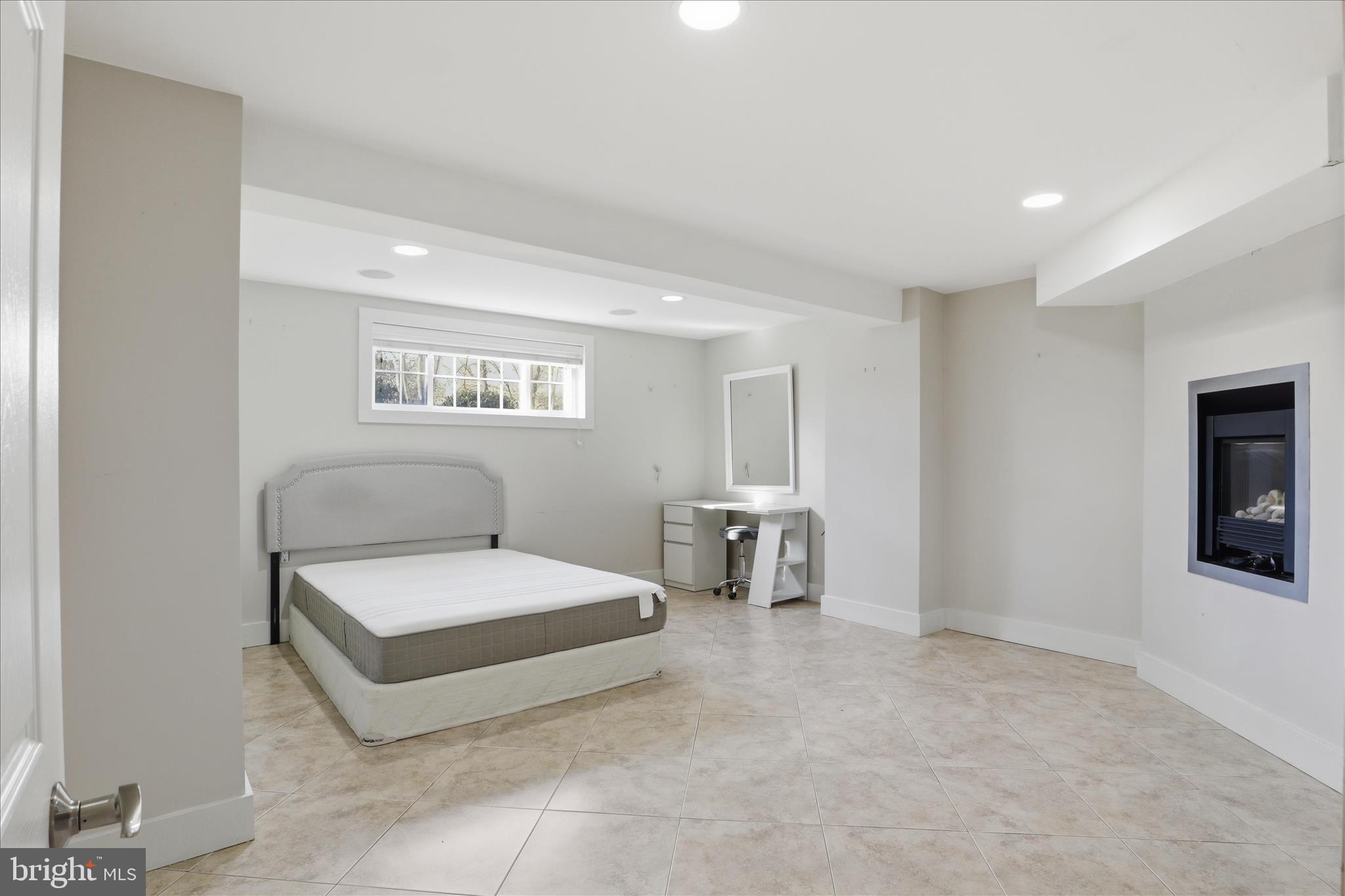 FRANKLIN PARK - Residential Lease