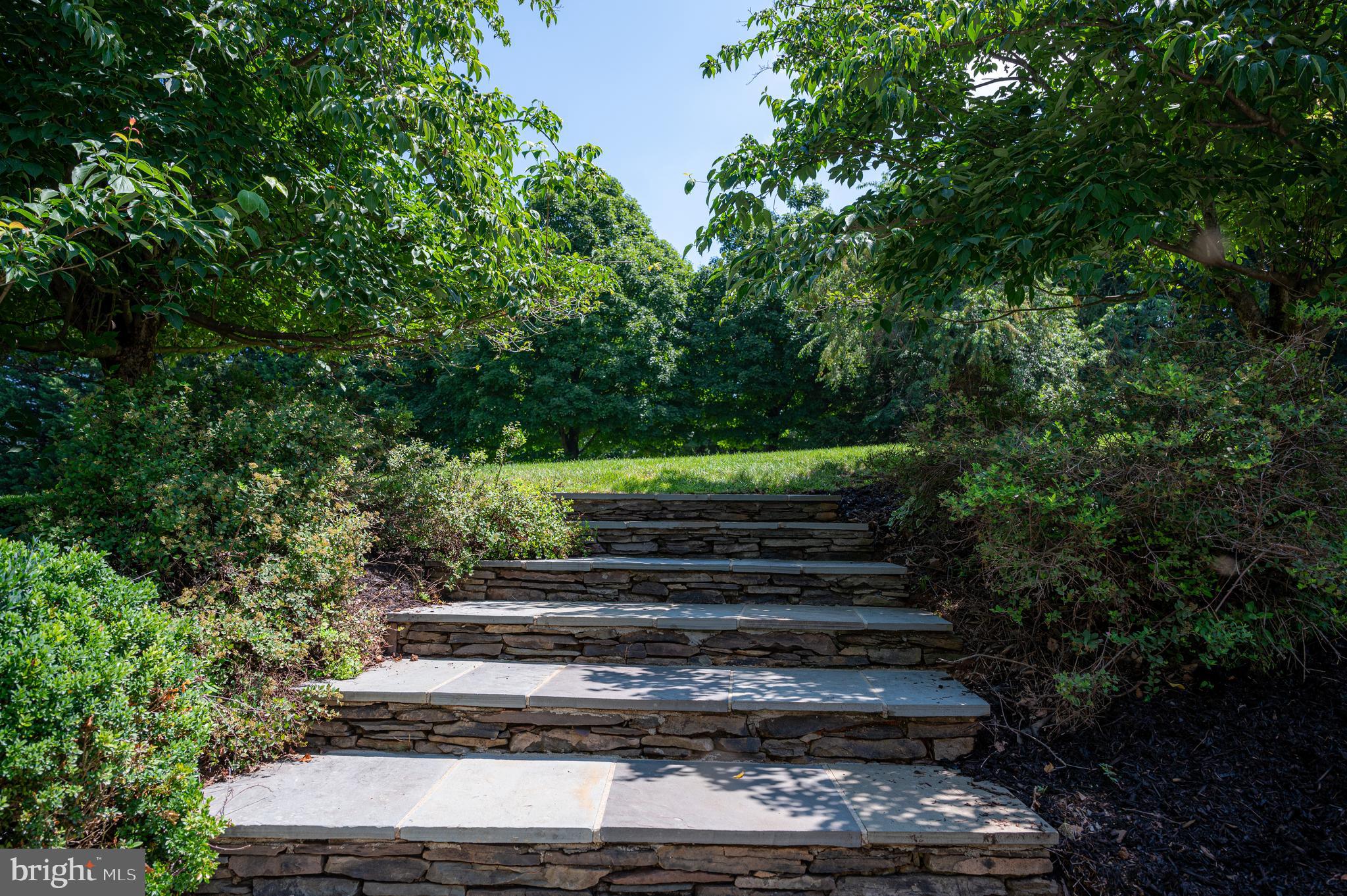 CASCADES ESTATES - Residential