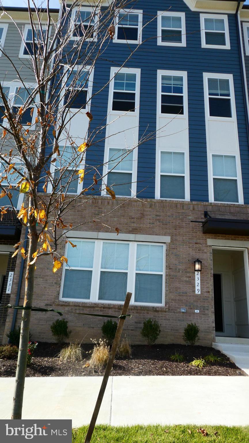 POTOMAC TOWN CENTER - Residential Lease