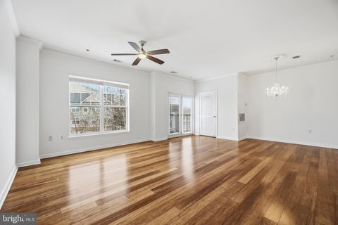 5105 TRAVIS EDWARD WAY G CENTREVILLE VA 20120