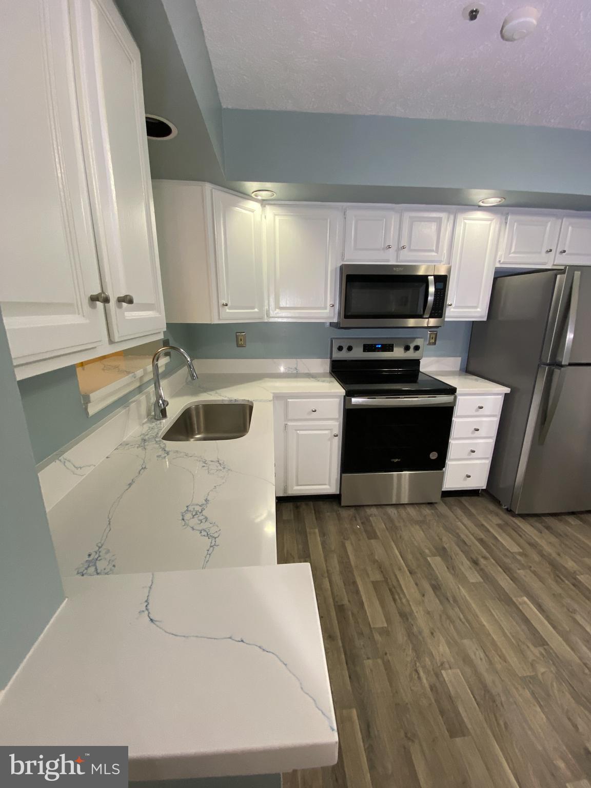 GUNNERS LAKE VILLAGE - Residential Lease