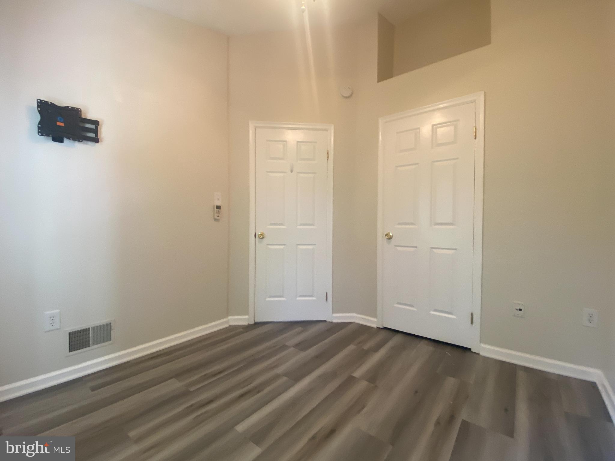 GUNNERS LAKE VILLAGE - Residential Lease