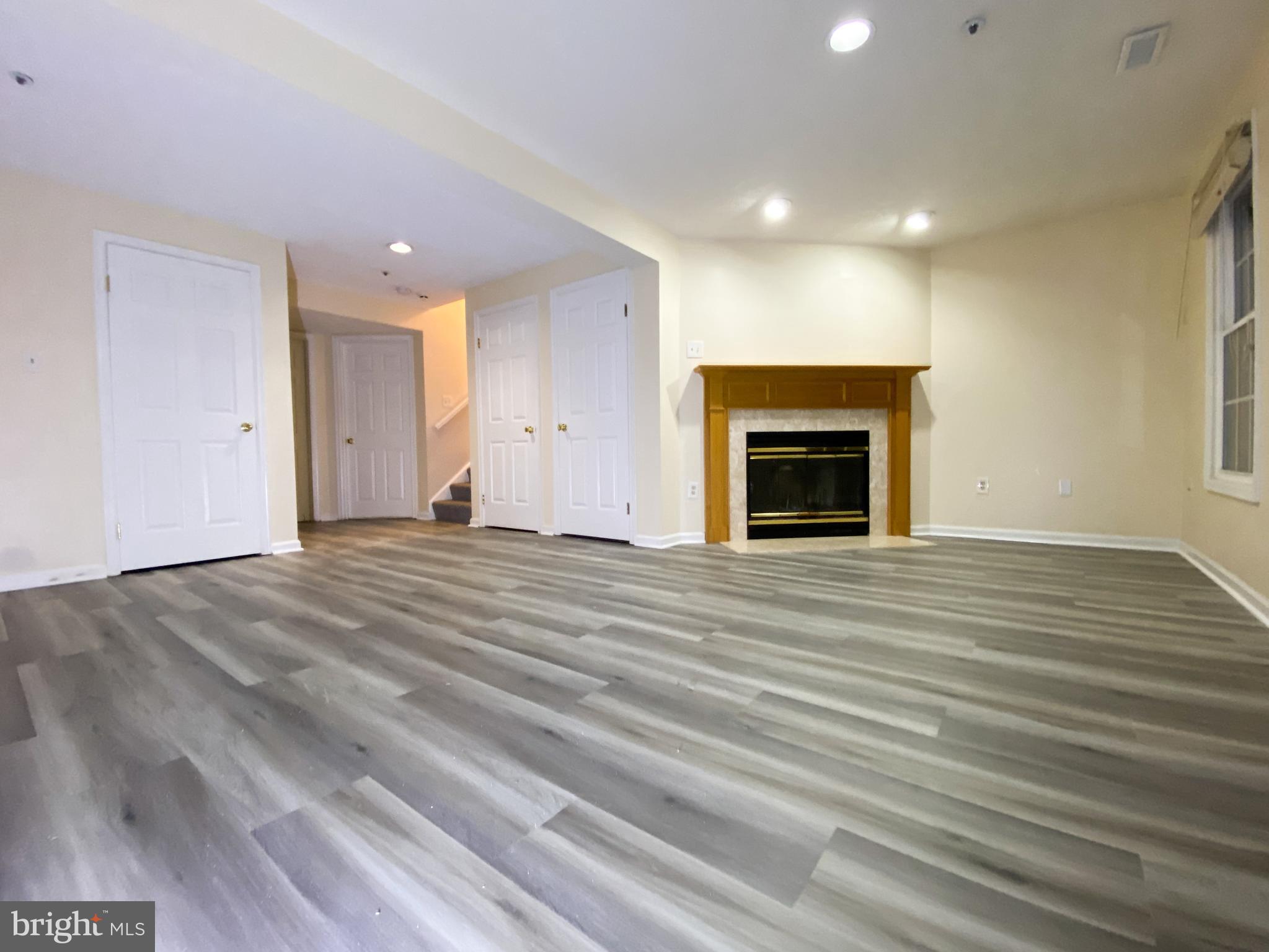 GUNNERS LAKE VILLAGE - Residential Lease