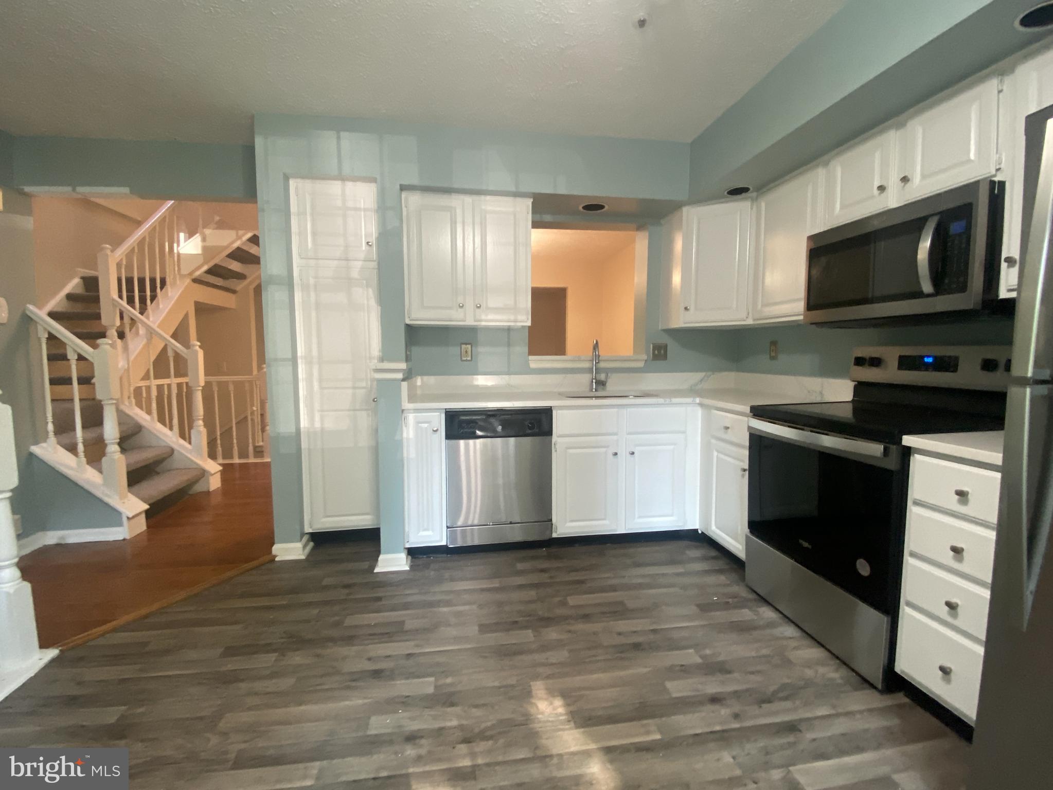 GUNNERS LAKE VILLAGE - Residential Lease