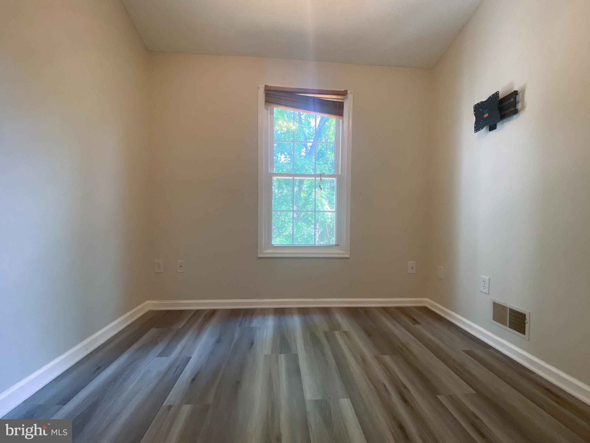 GUNNERS LAKE VILLAGE - Residential Lease