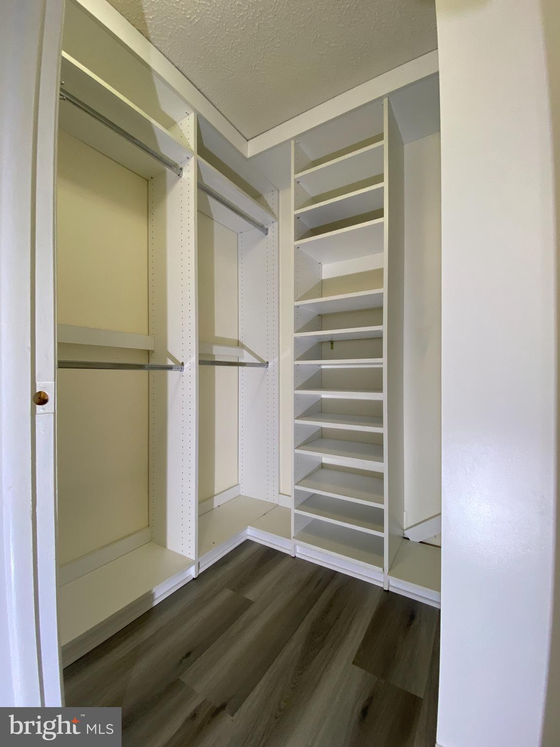 GUNNERS LAKE VILLAGE - Residential Lease