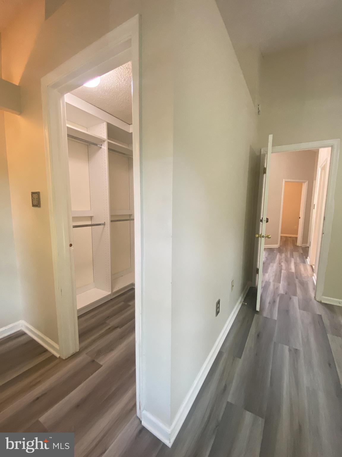 GUNNERS LAKE VILLAGE - Residential Lease