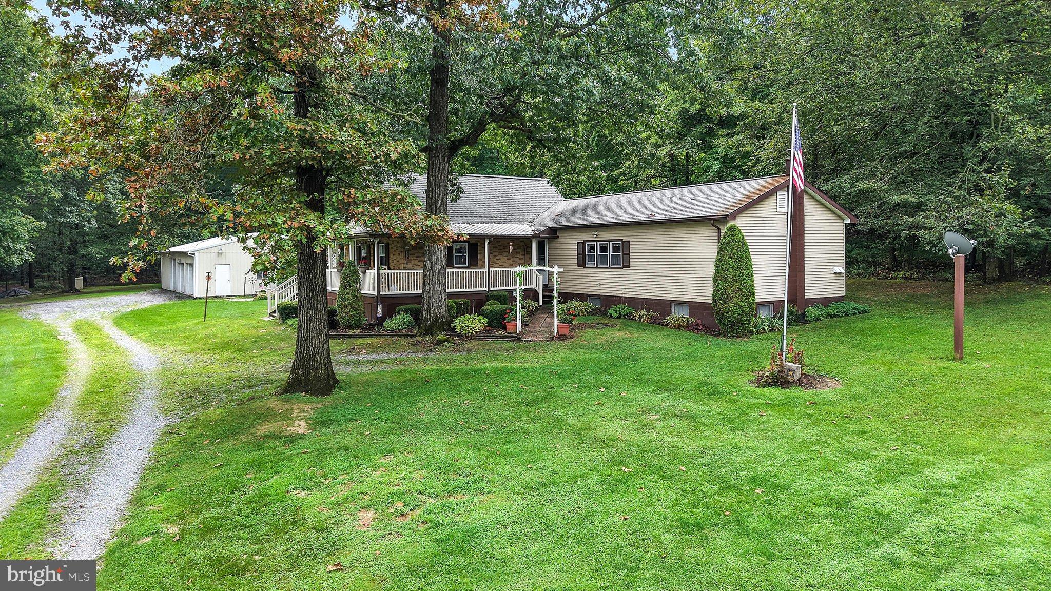 6 E RYELAND LANE