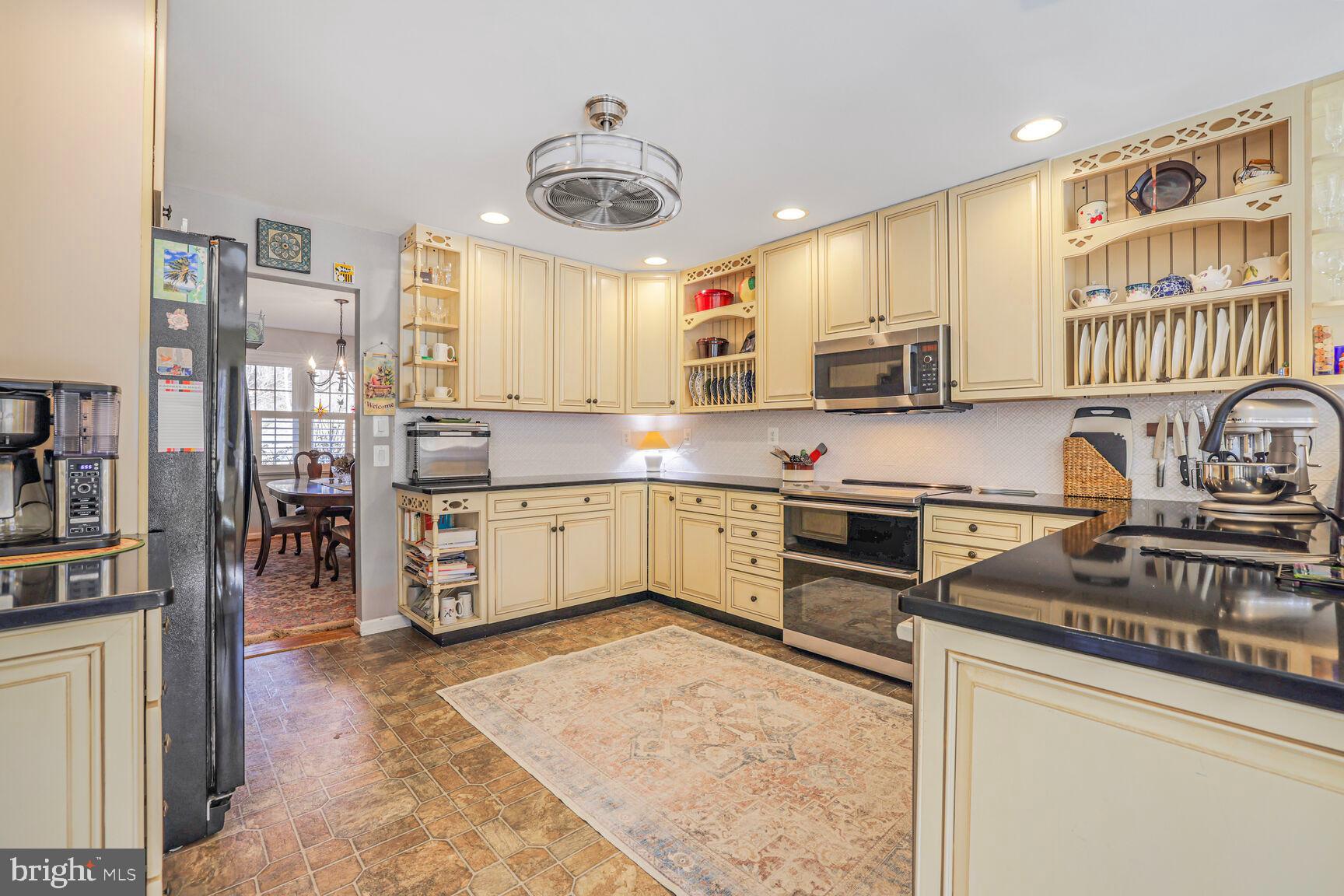 STRAWBRIDGE ESTATES - Residential