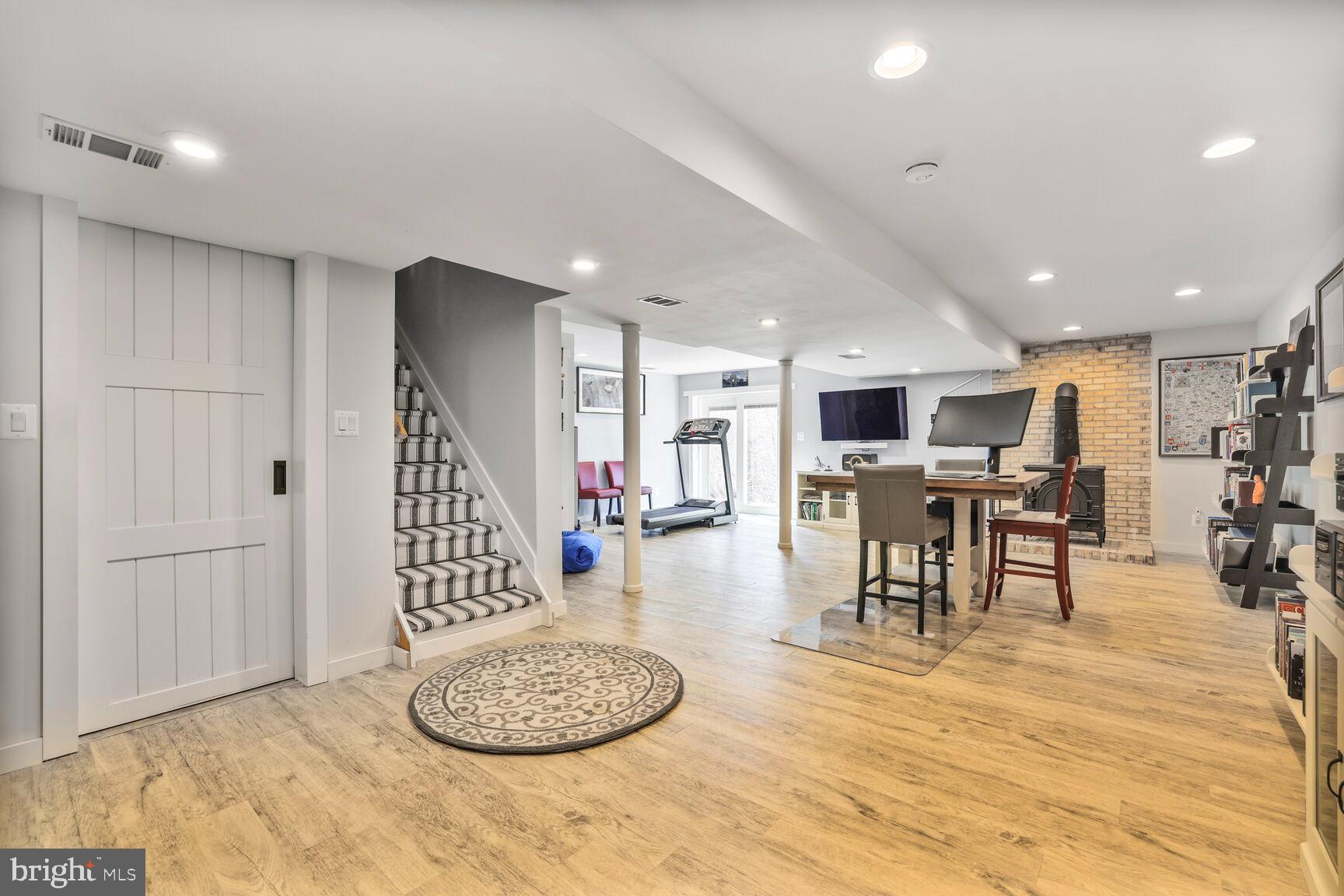 STRAWBRIDGE ESTATES - Residential