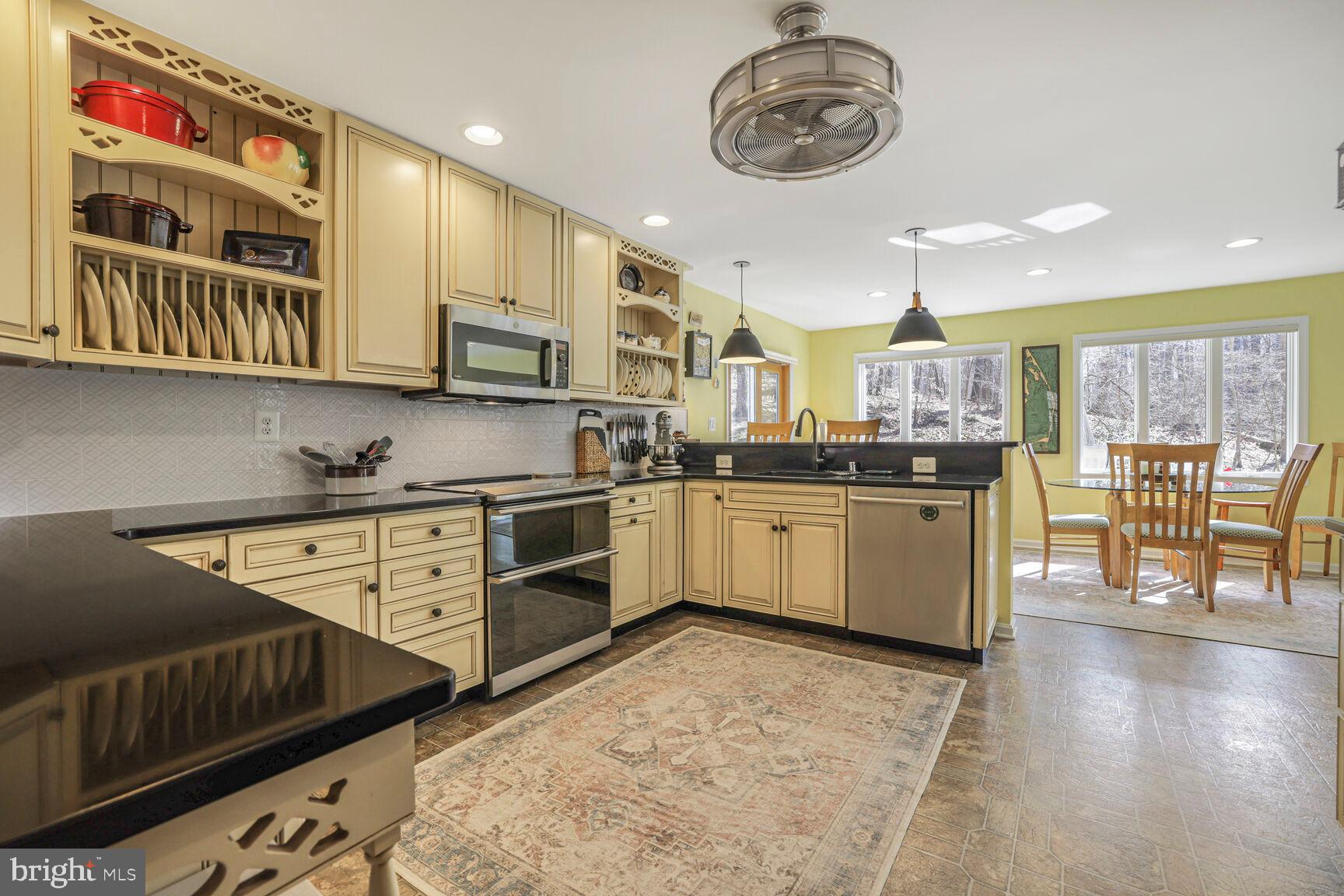 STRAWBRIDGE ESTATES - Residential