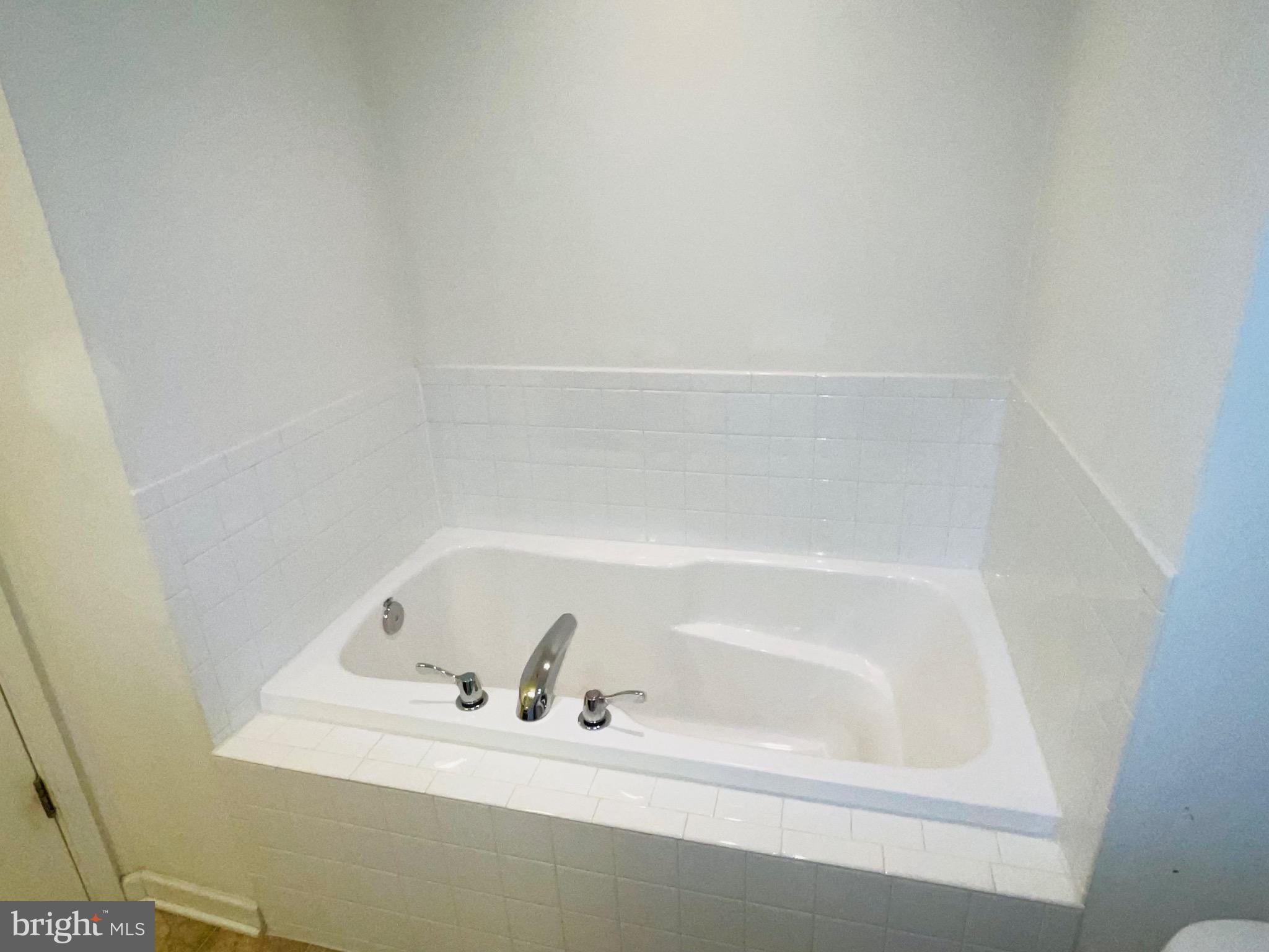 LAKELAND PLACE - Residential