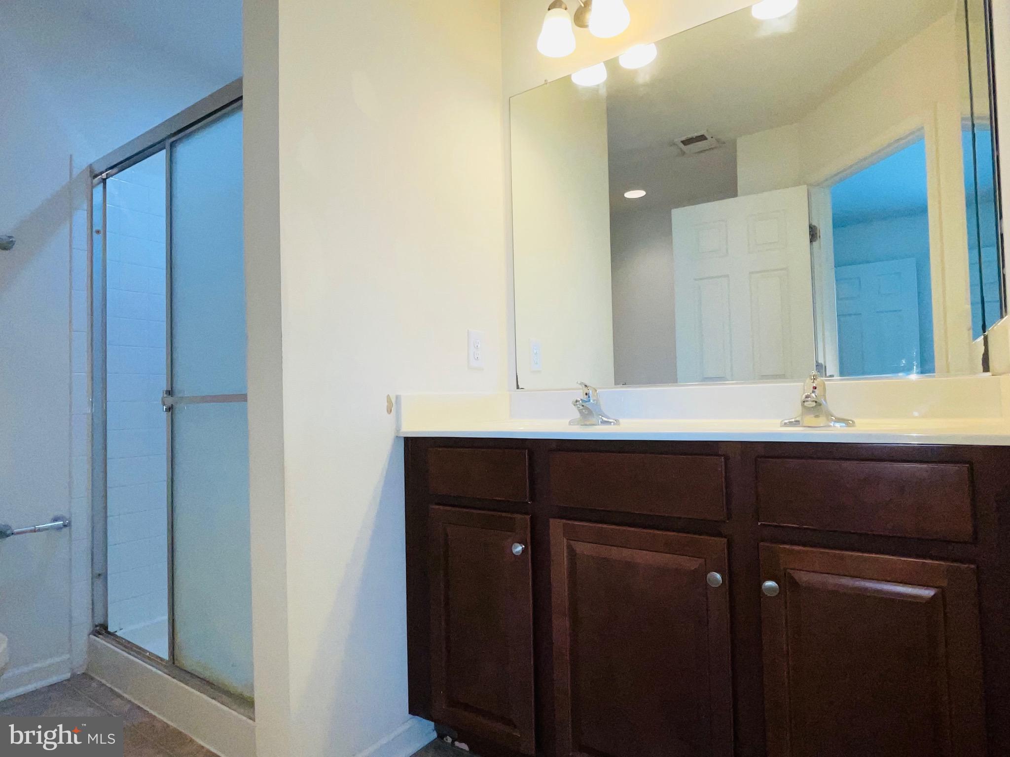 LAKELAND PLACE - Residential